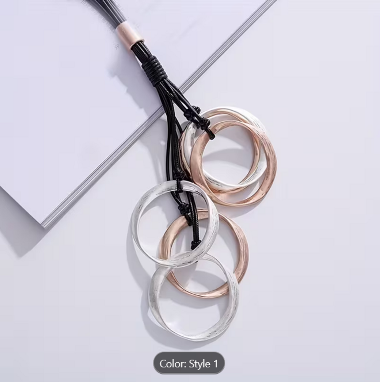 Vintage-inspired Hollow Circle Pendant Necklace