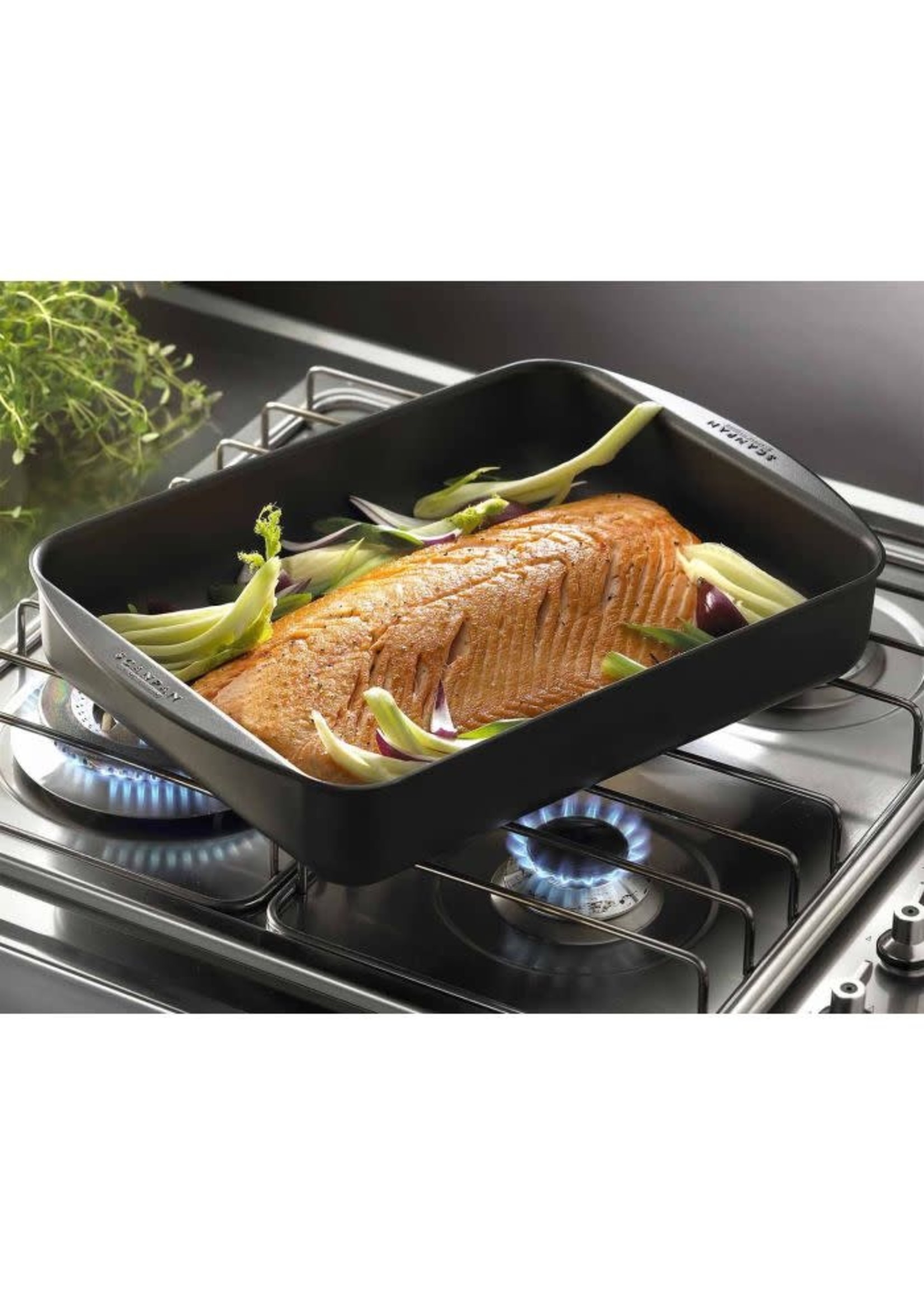 https://cdn.shoplightspeed.com/shops/617932/files/40782109/1652x2313x2/scanpan-325-qt-roasting-pan-classic-fall-promo.jpg