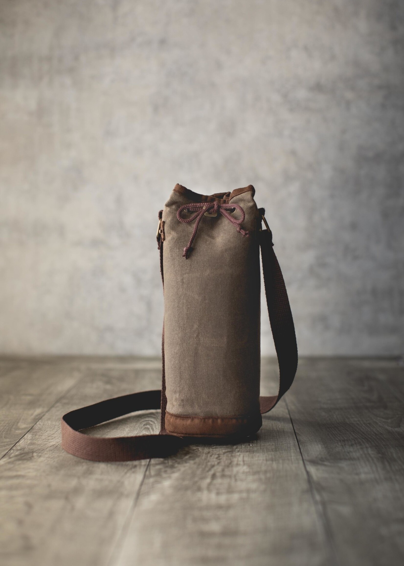 Picnic Time Waxed Canvas Wine Tote - Khaki Green