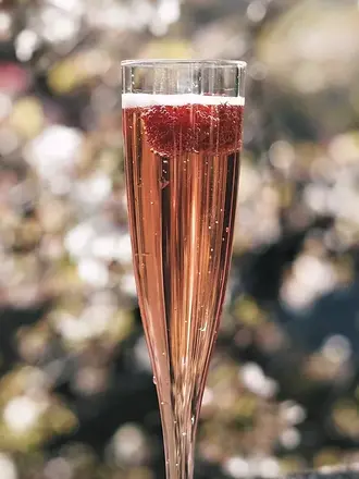 Recipe: Elderflower Champagne Cocktail