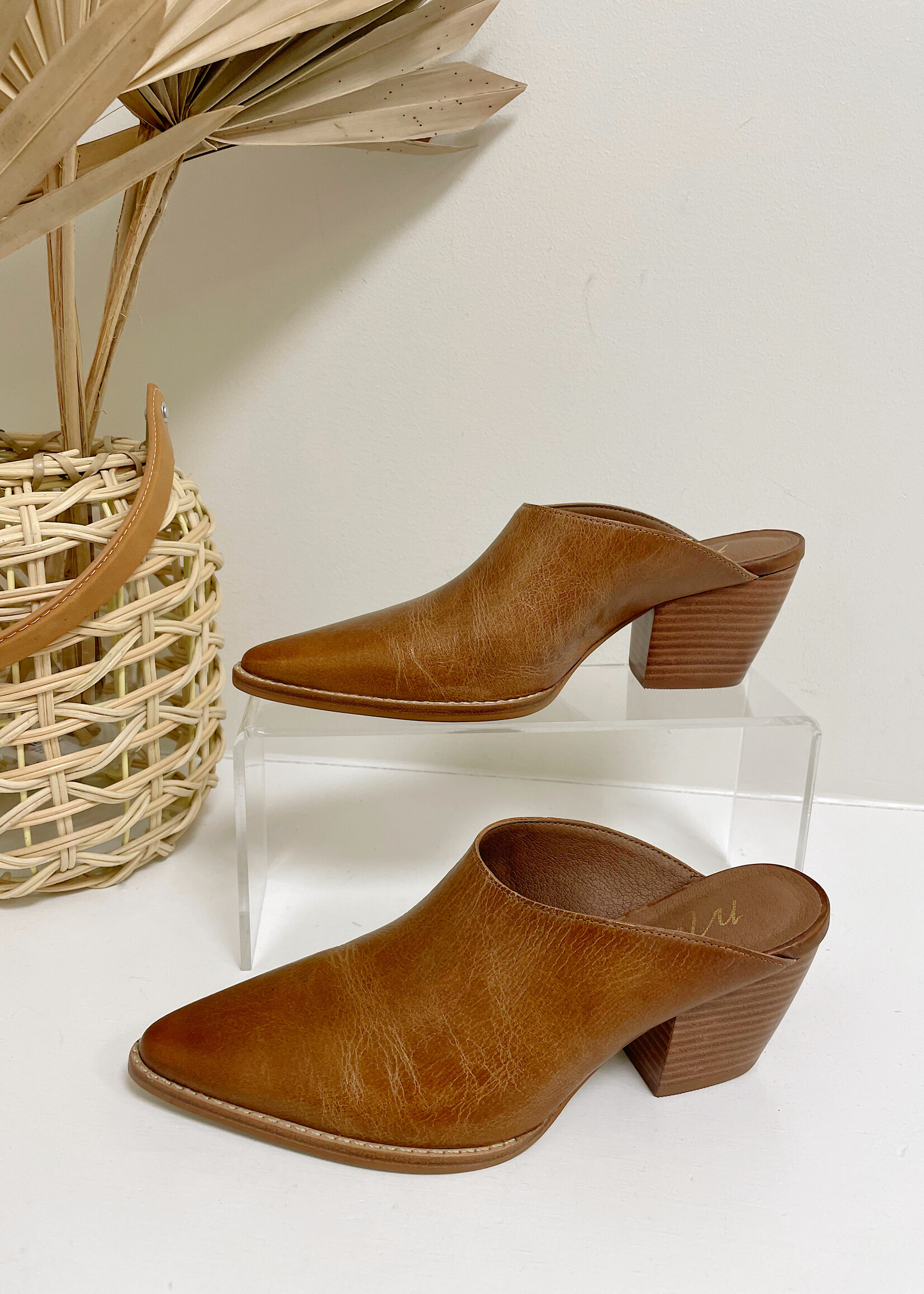 Matisse Cammy Pointed Toe Mule