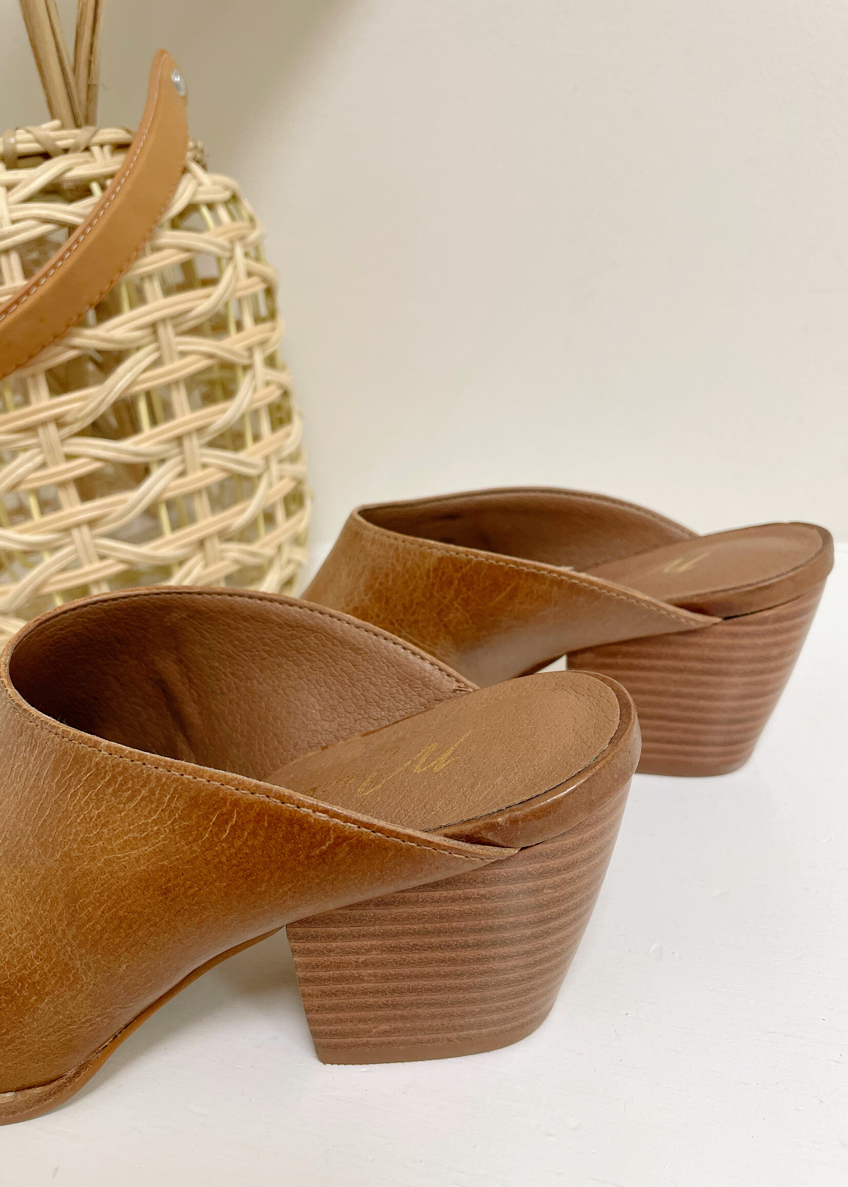 Matisse Cammy Pointed Toe Mule