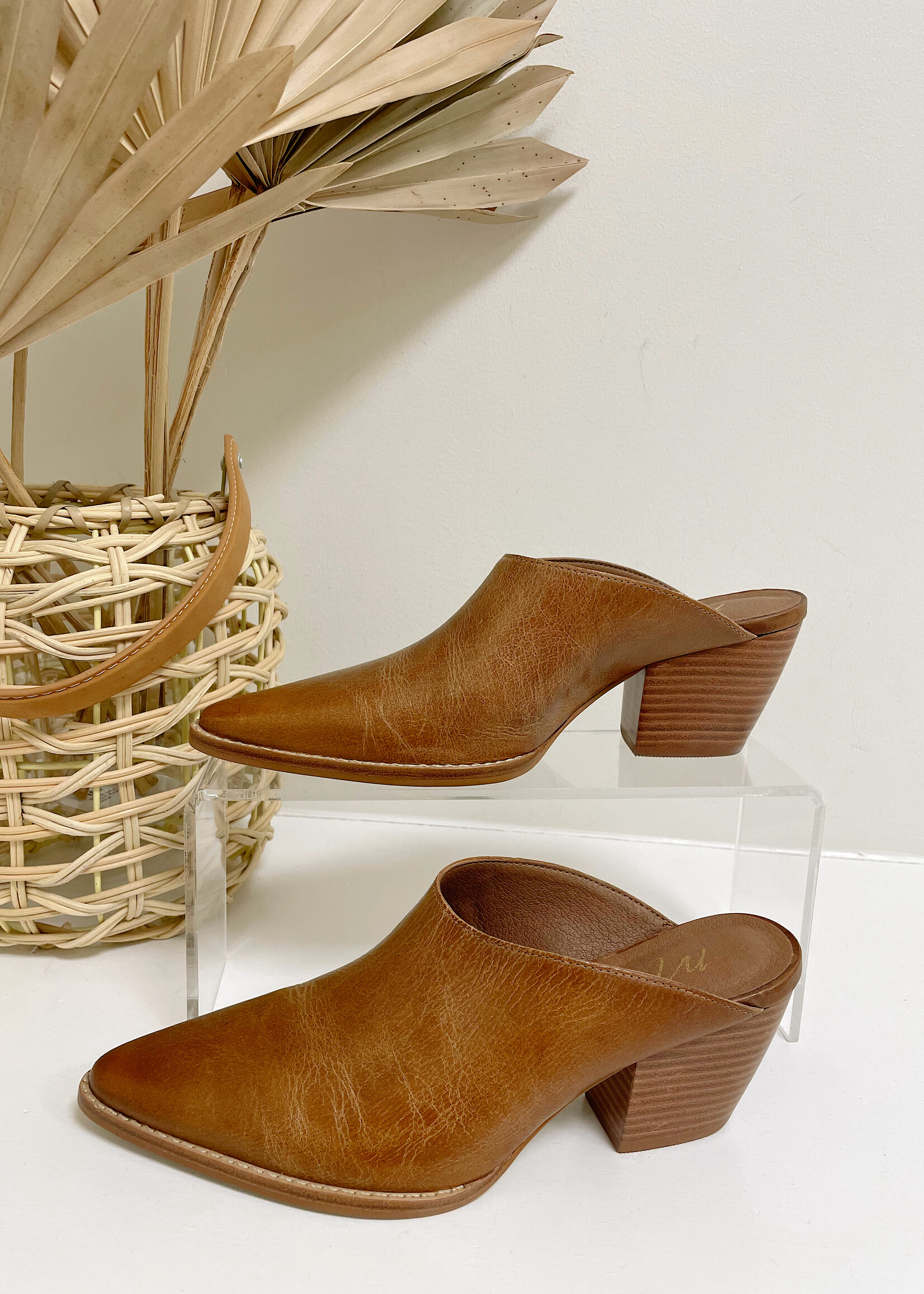Matisse Cammy Pointed Toe Mule