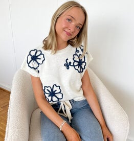 Aranea Floral Embroidered Sweater