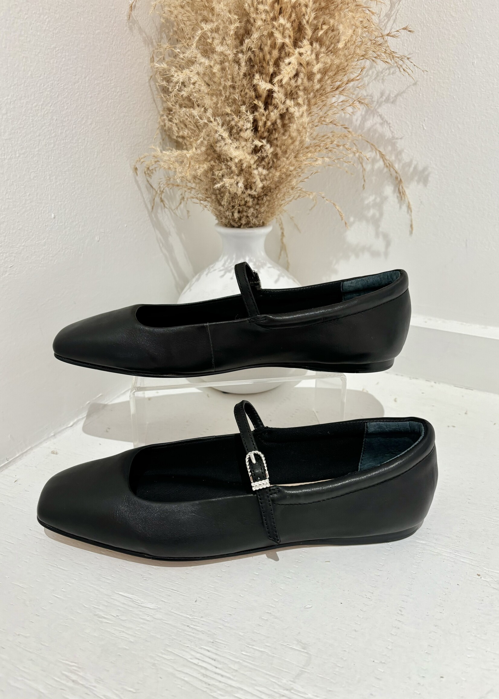 Dolce Vita Reyes Leather Ballet Flat