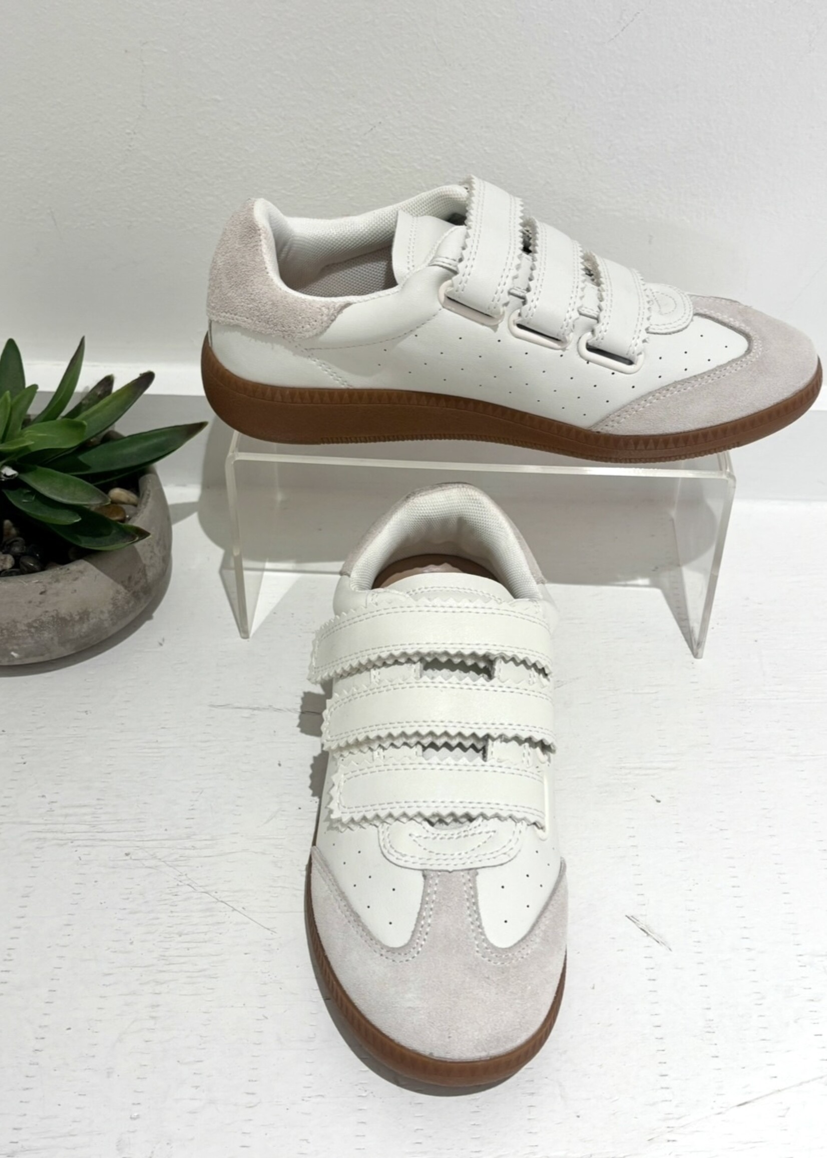 Momentum Sneaker