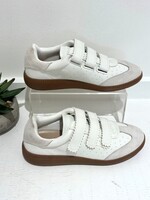 Momentum Sneaker