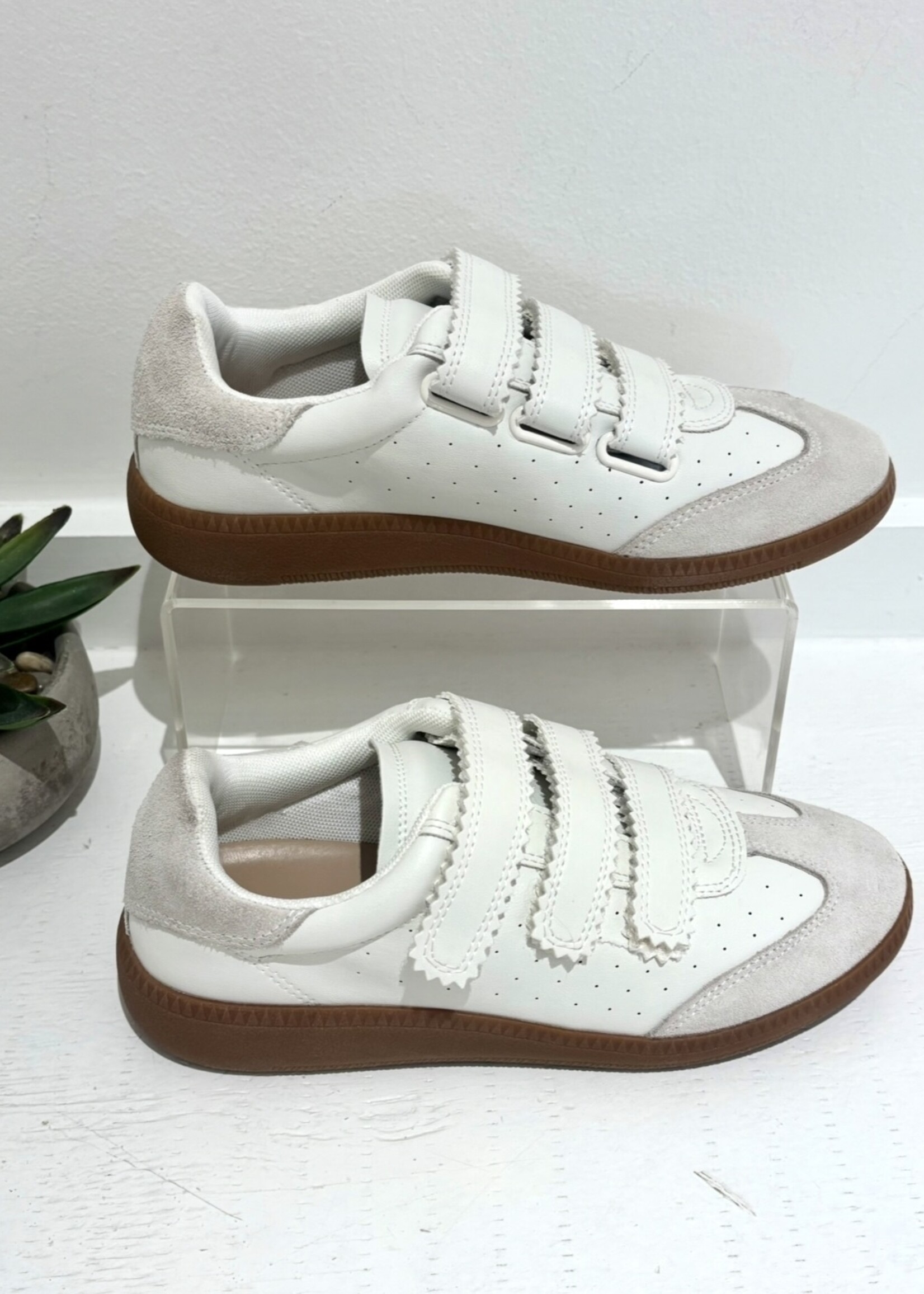 Momentum Sneaker