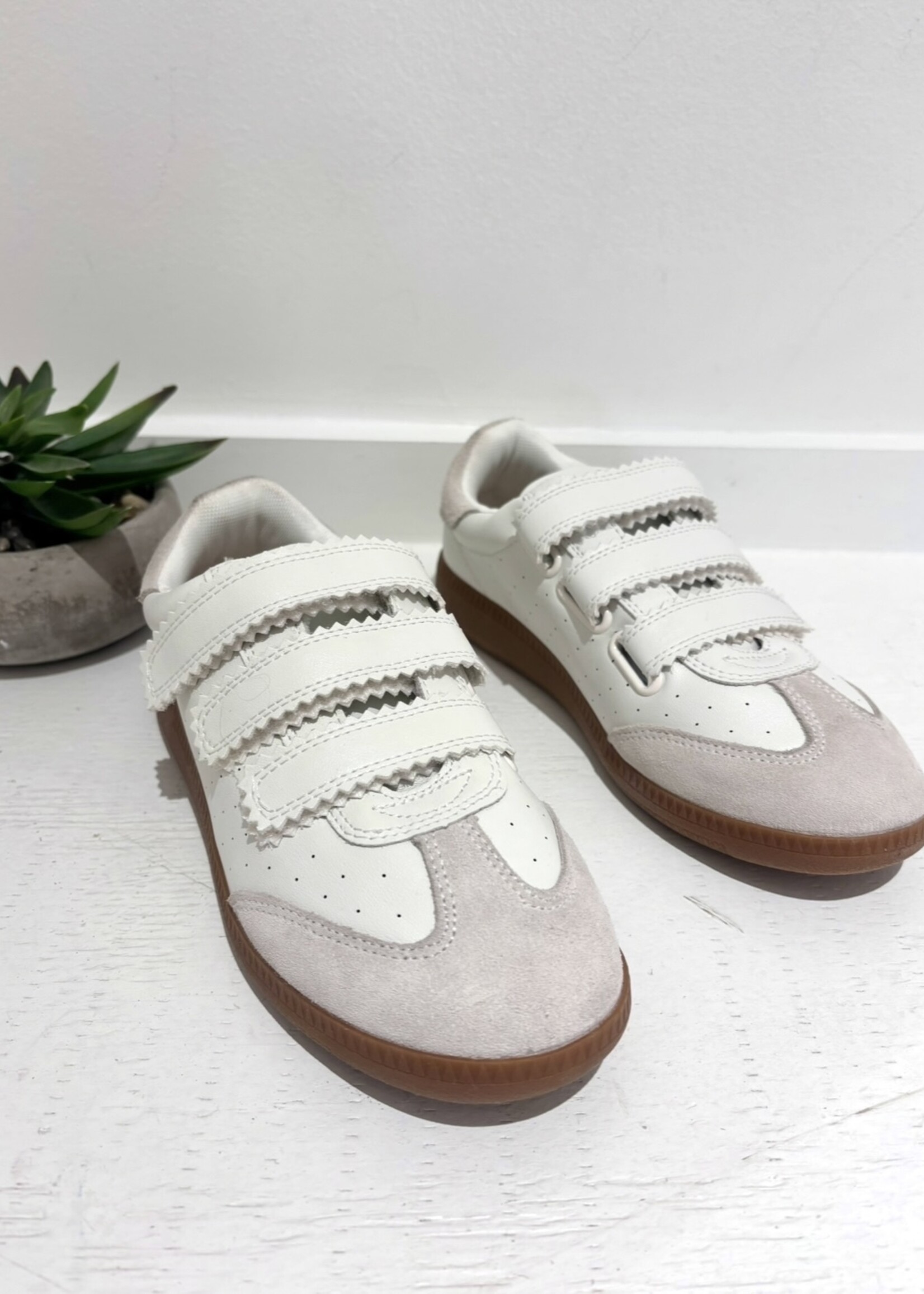 Momentum Sneaker