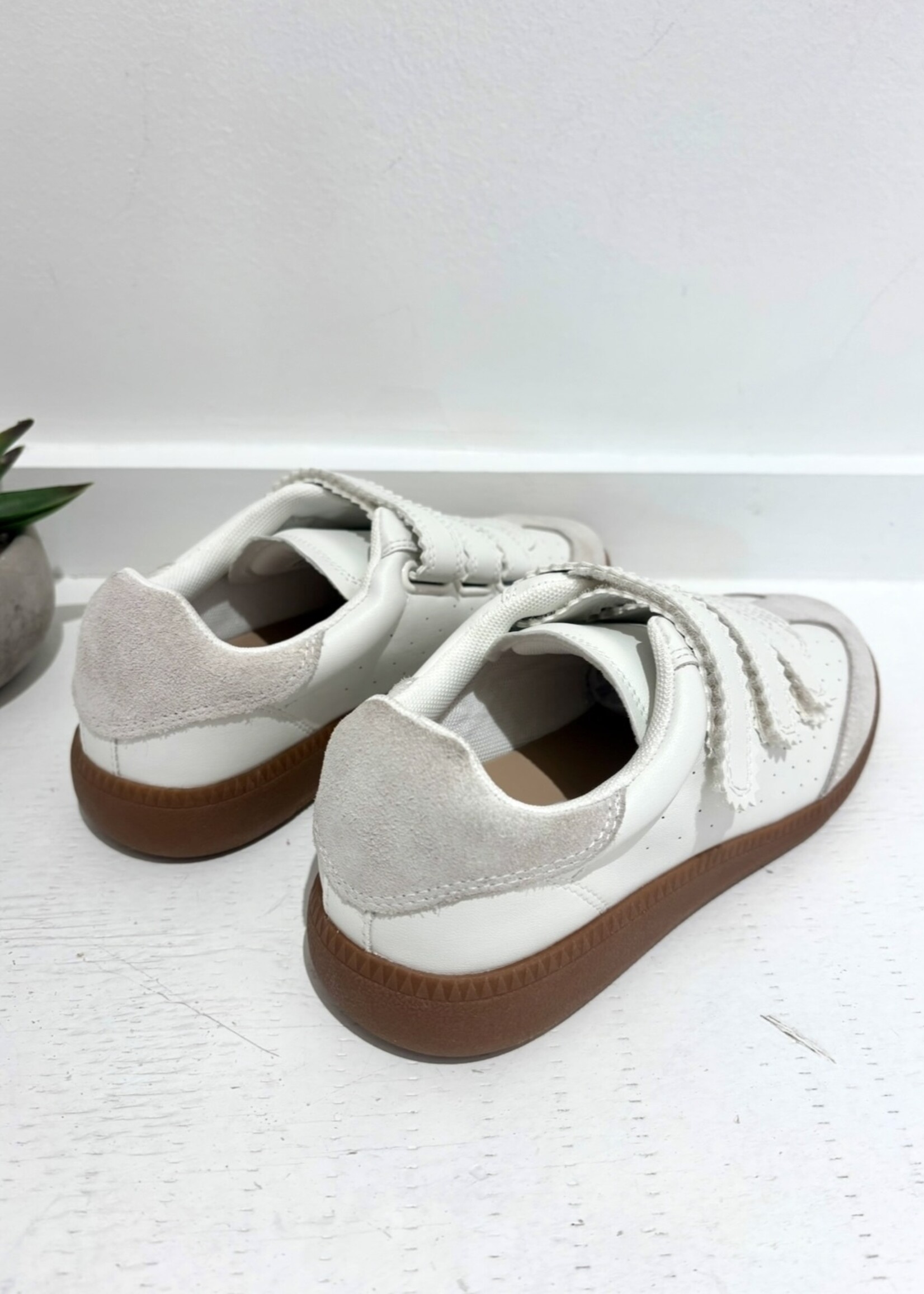 Momentum Sneaker
