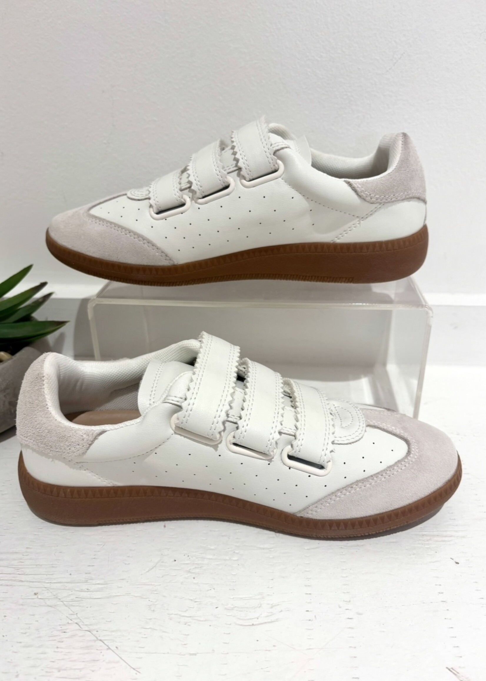 Momentum Sneaker