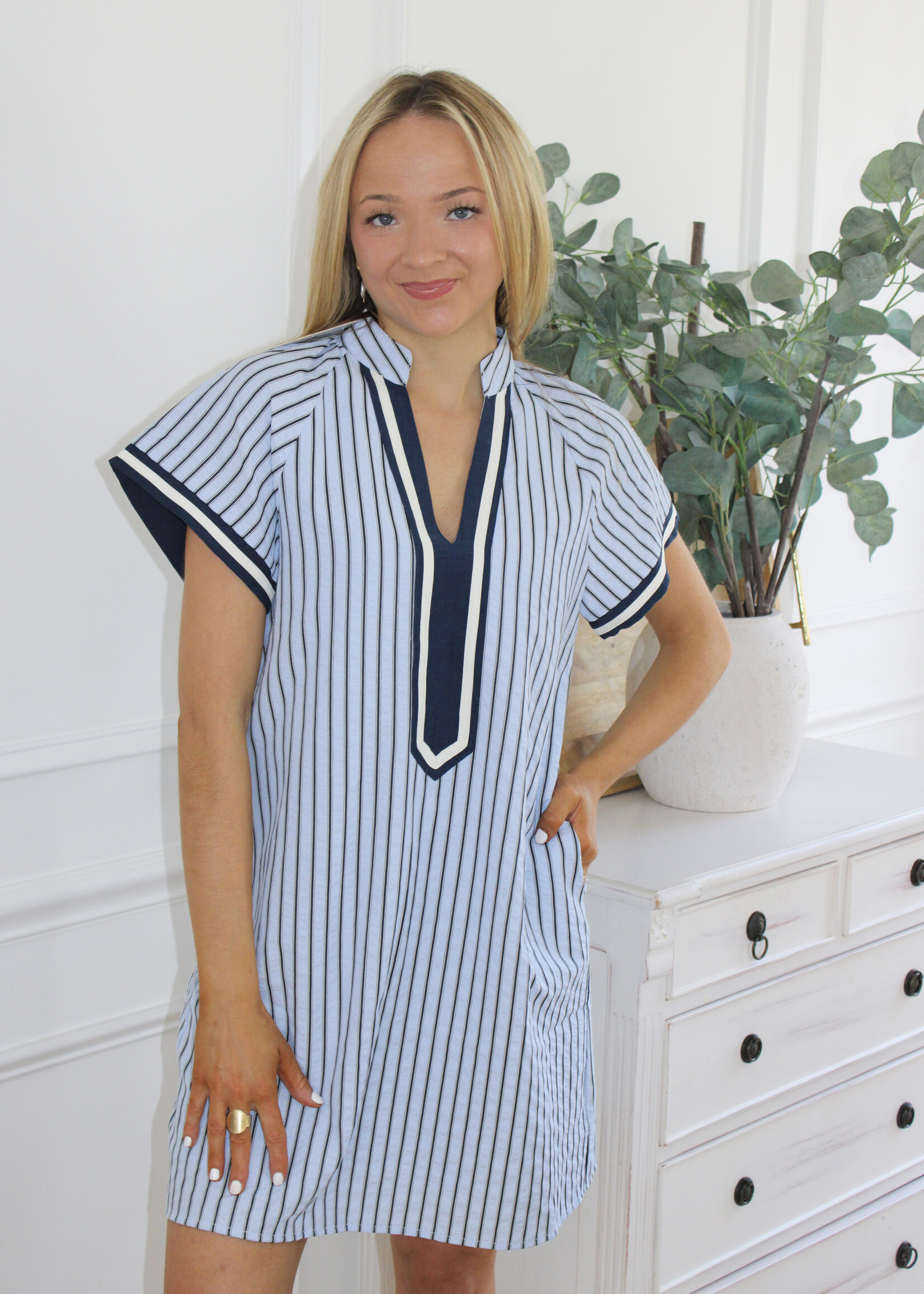 Jill Short Sleeve V-Neck Dress