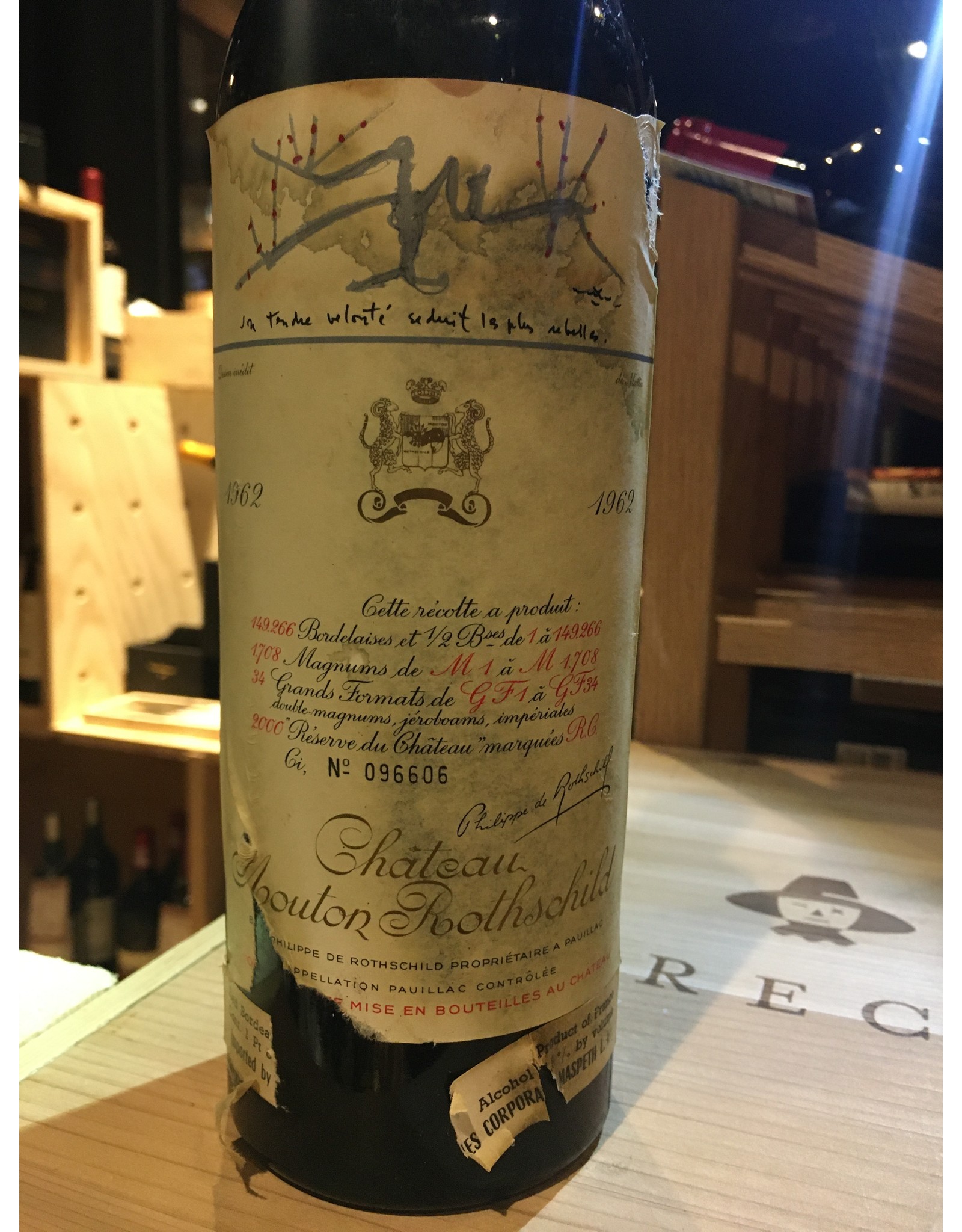 Red Wine 1962, Chateau Mouton-Rothschild 1st Growth, Red Bordeaux Blend, Pauillac, Bordeaux, France