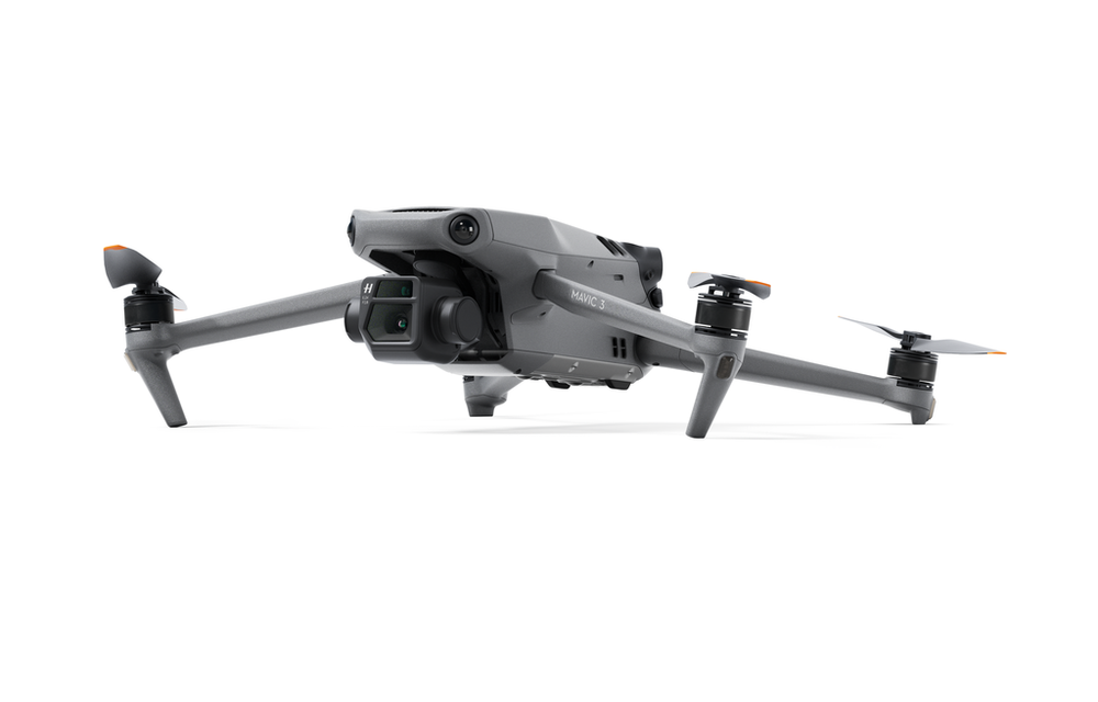 DJI | Mavic 3 Fly More Combo CP.MA.00000440.01