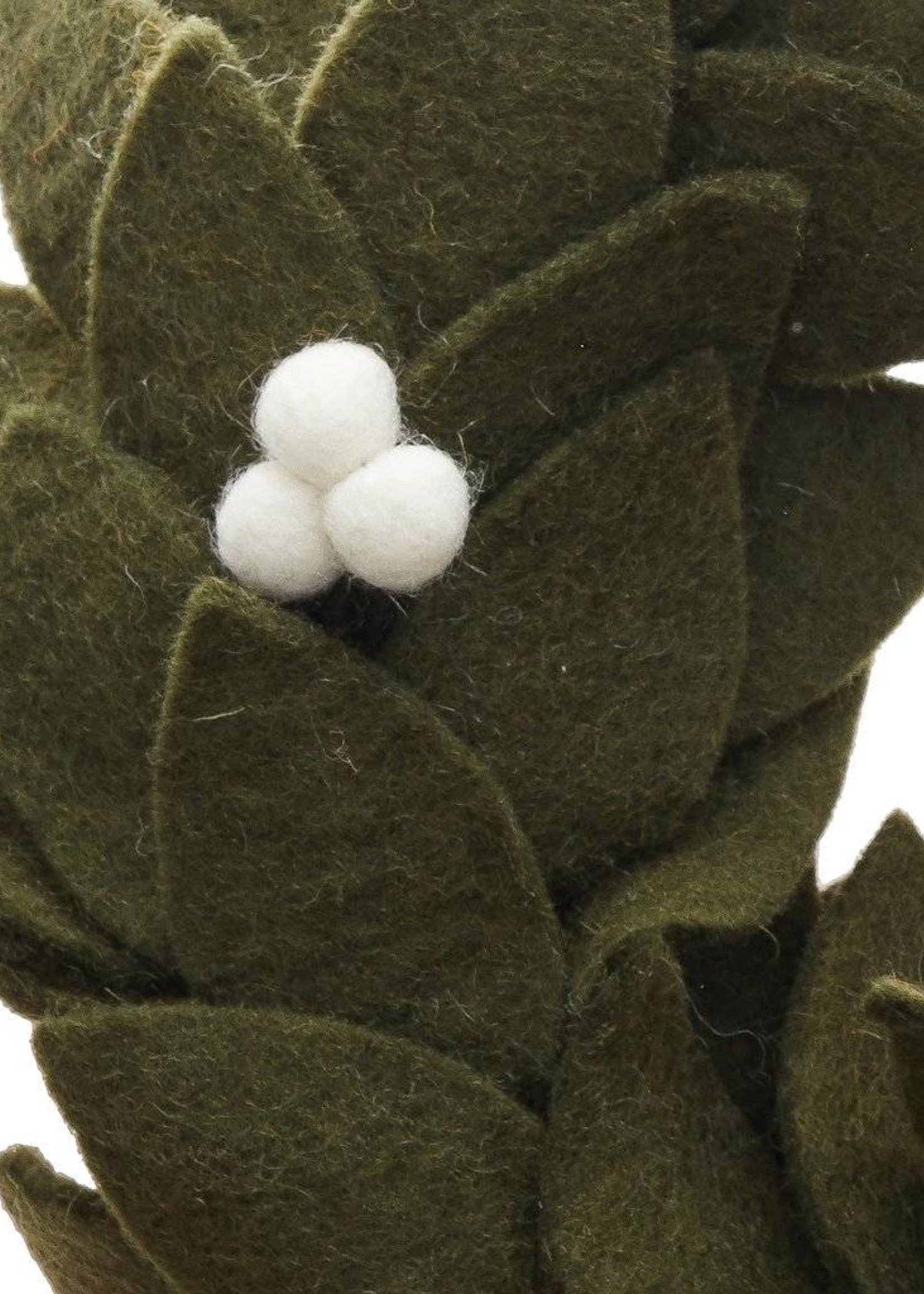 Global Goods Partners Mistletoe Felt Wreath