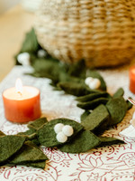 Global Goods Partners Mistletoe Felt Garland