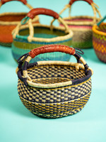 https://cdn.shoplightspeed.com/shops/618297/files/43752080/150x200x1/african-market-baskets-small-market-basket.jpg