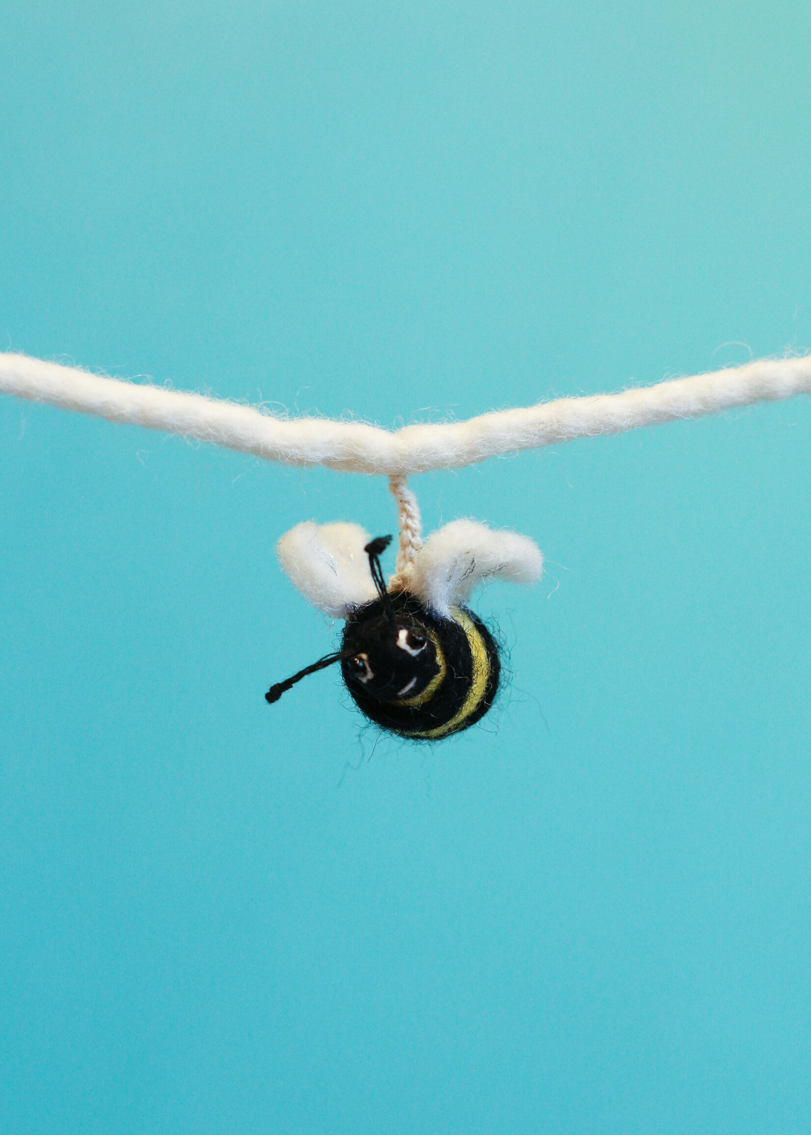 DIY Honey Bee Garland Decoration