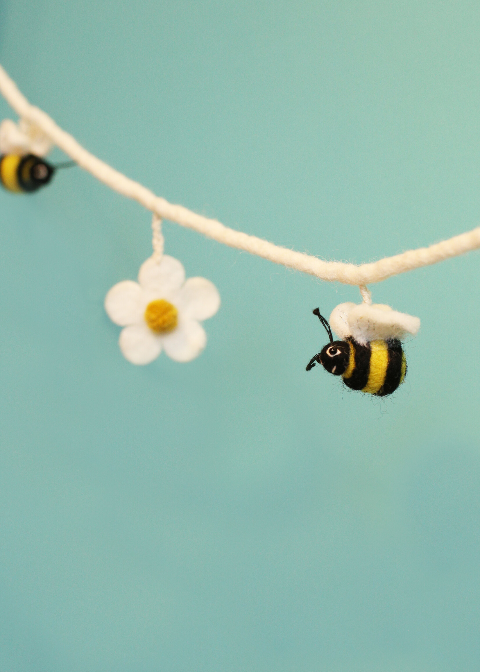 dZi Honey Bee Felt Garland