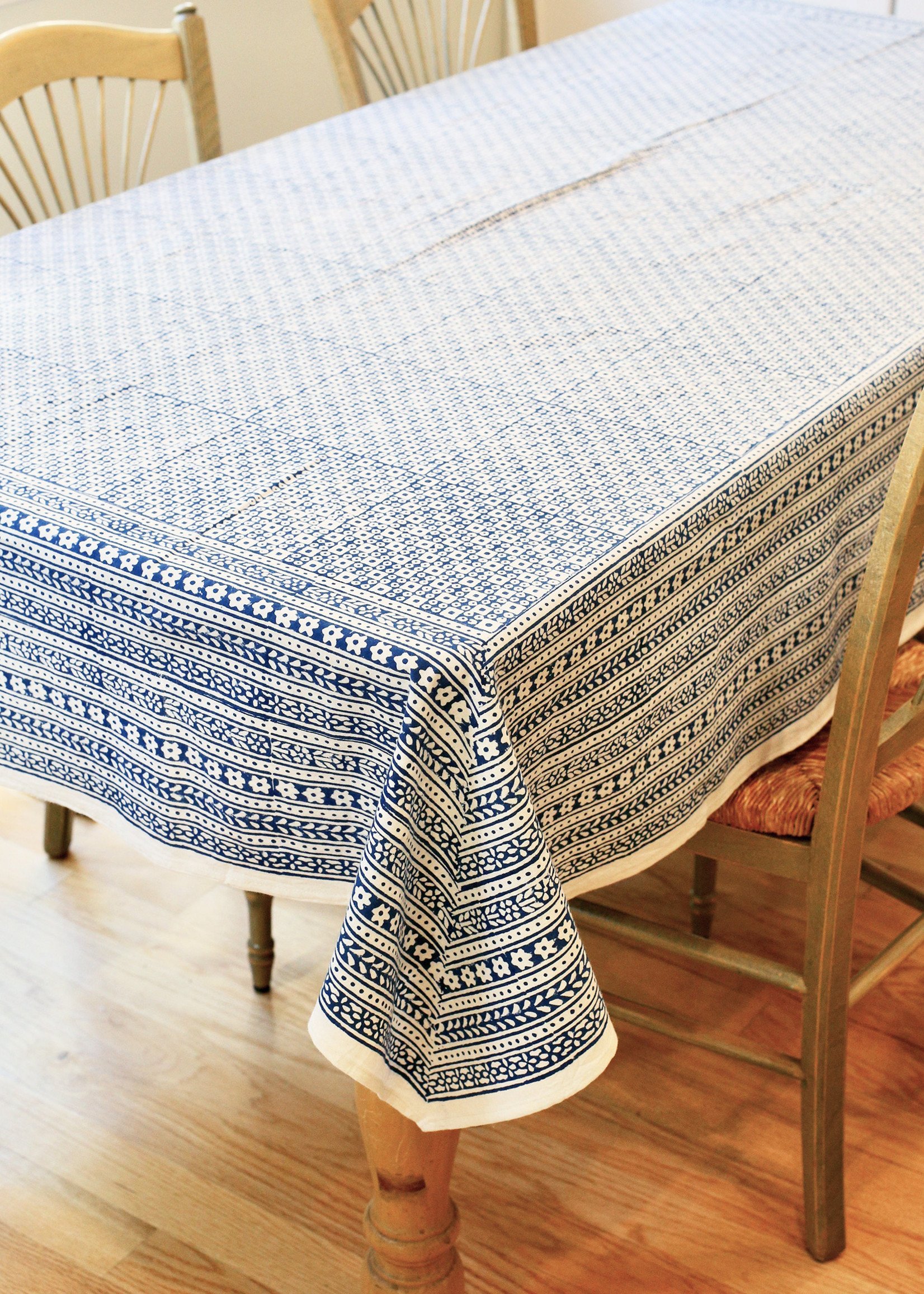 https://cdn.shoplightspeed.com/shops/618297/files/54189872/1652x2313x1/natural-habitat-nona-blue-tablecloth.jpg