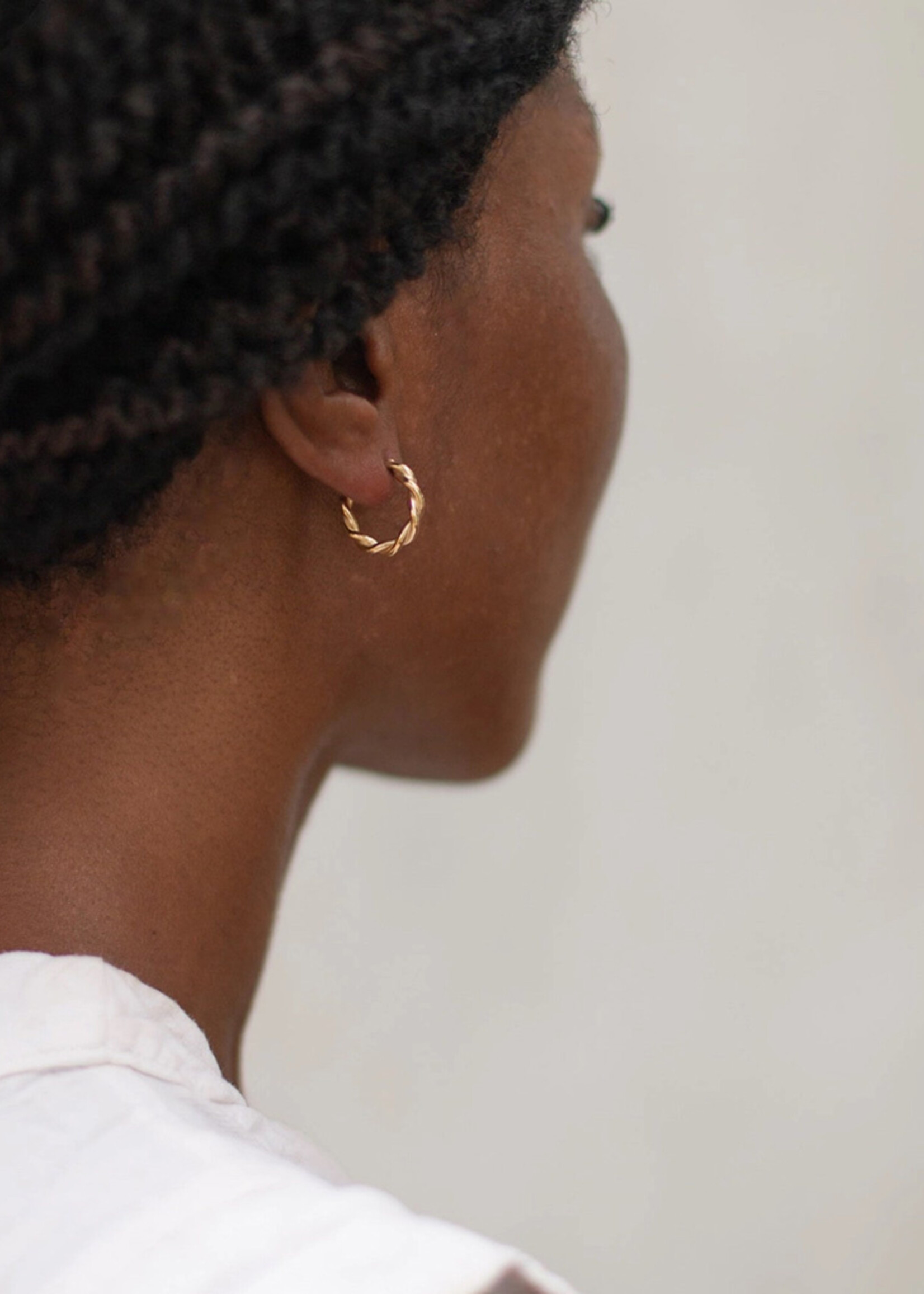 YEWO Small Zinga Twist Hoop Earrings