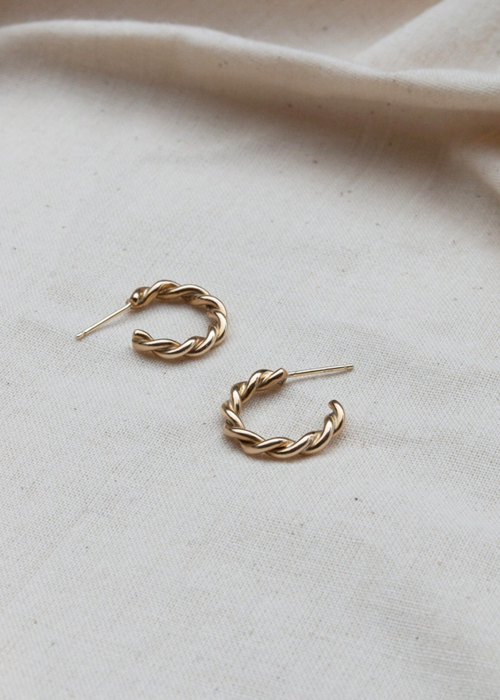 YEWO Small Zinga Twist Hoop Earrings