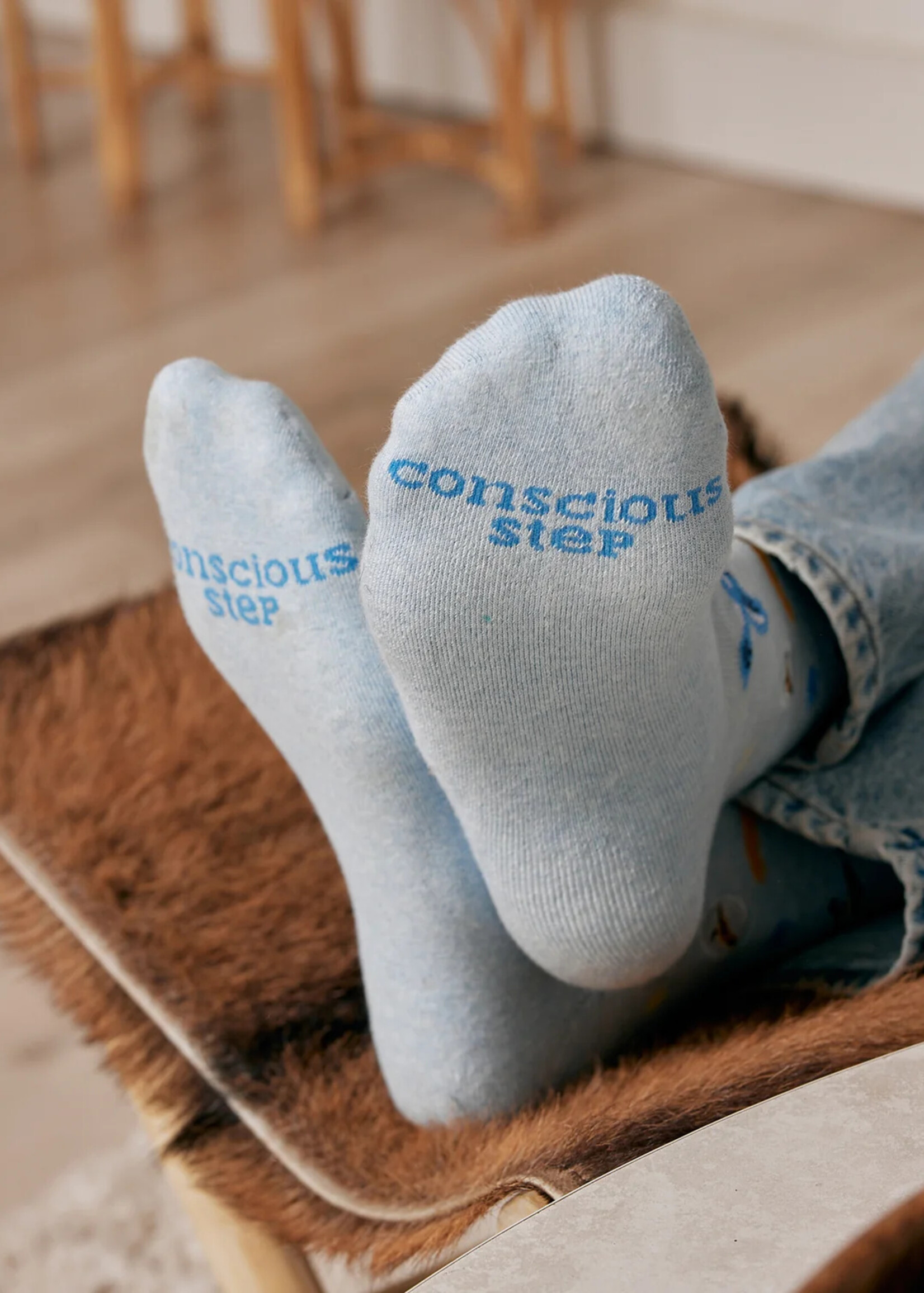 Conscious Step Men's Blue Songbird Socks