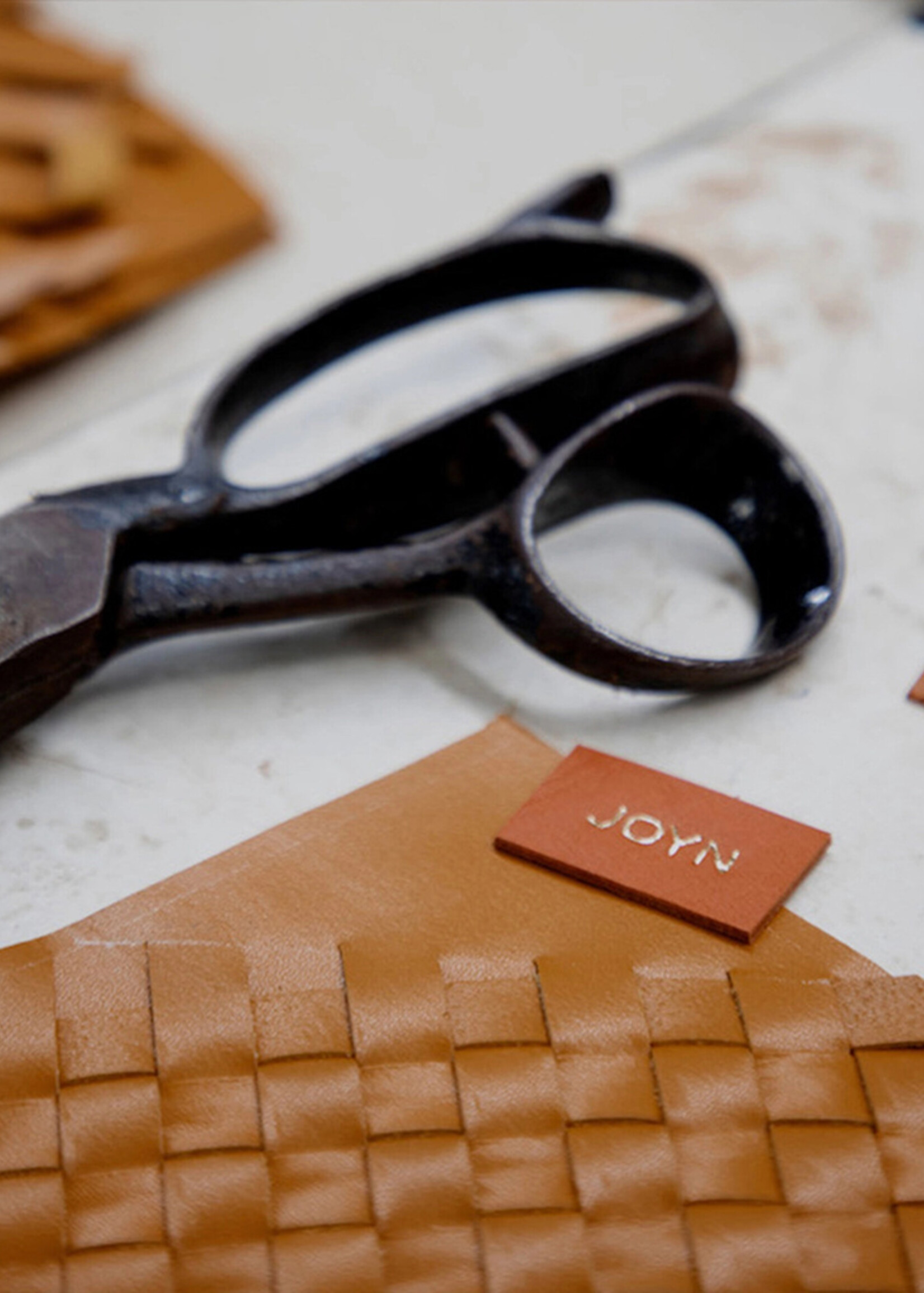 Joyn FINAL SALE - Honey Woven Crossbody Wallet