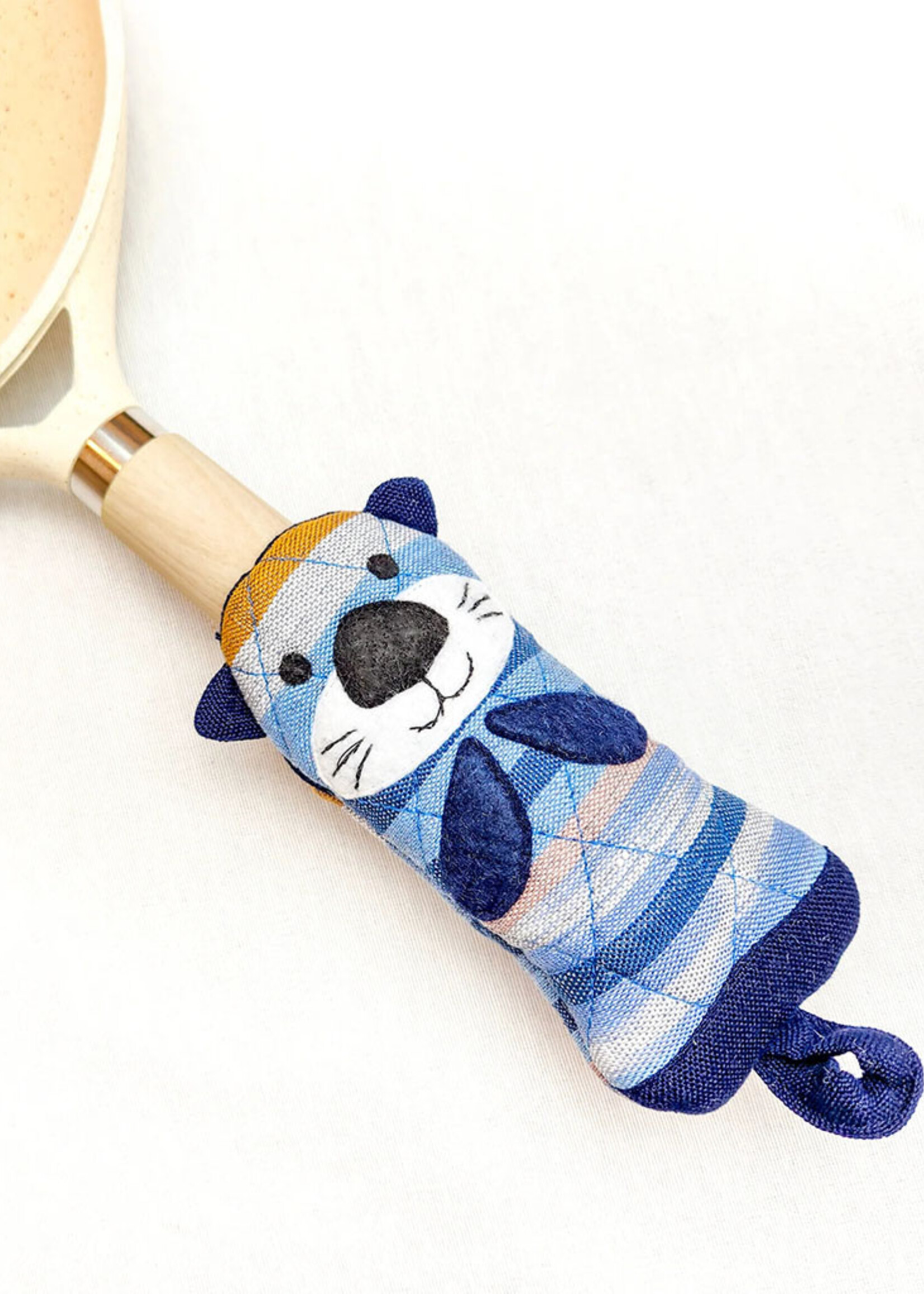 Upavim Sea Otter Skillet Handle Holder