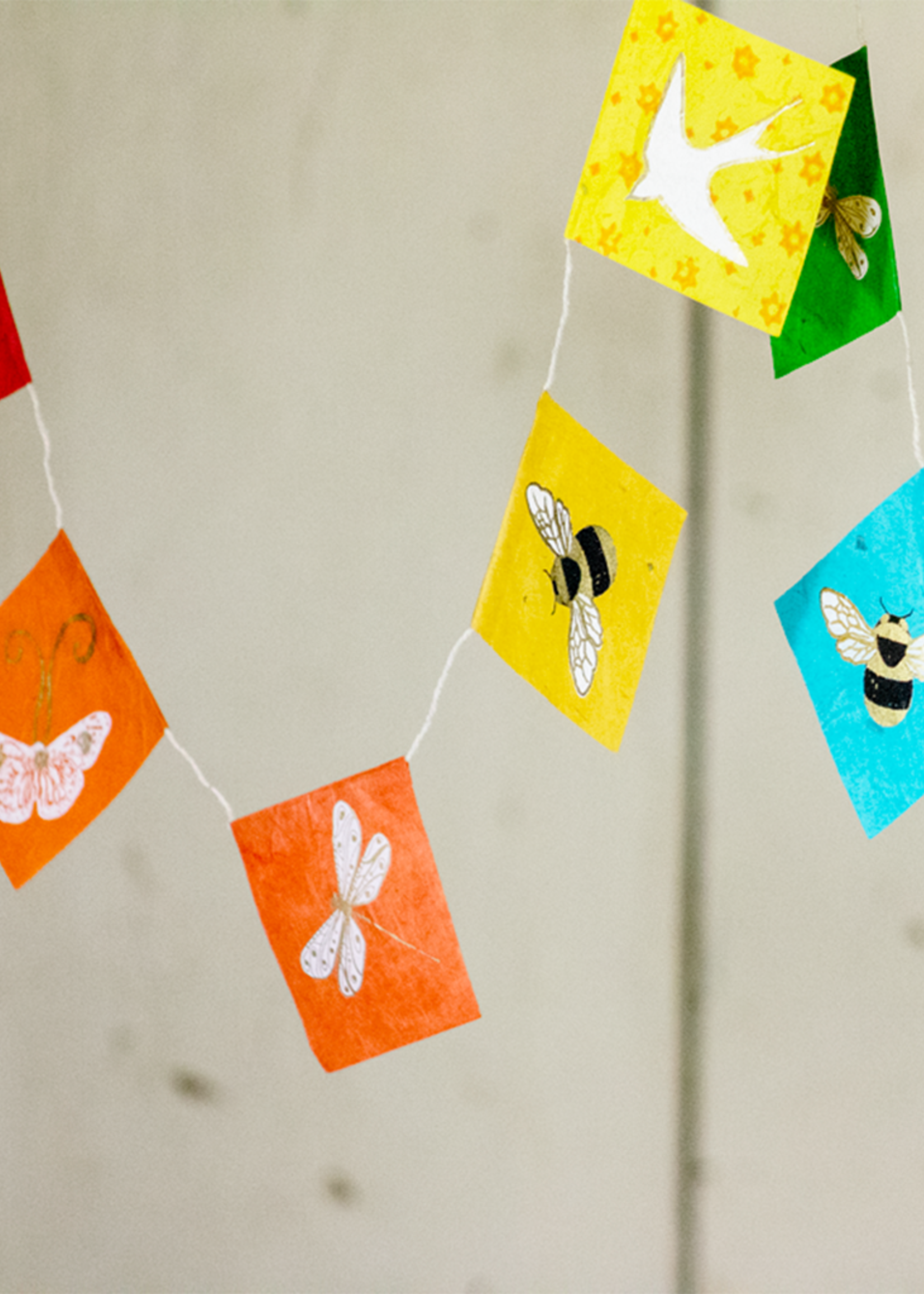 dZi Nature Rainbow Garland
