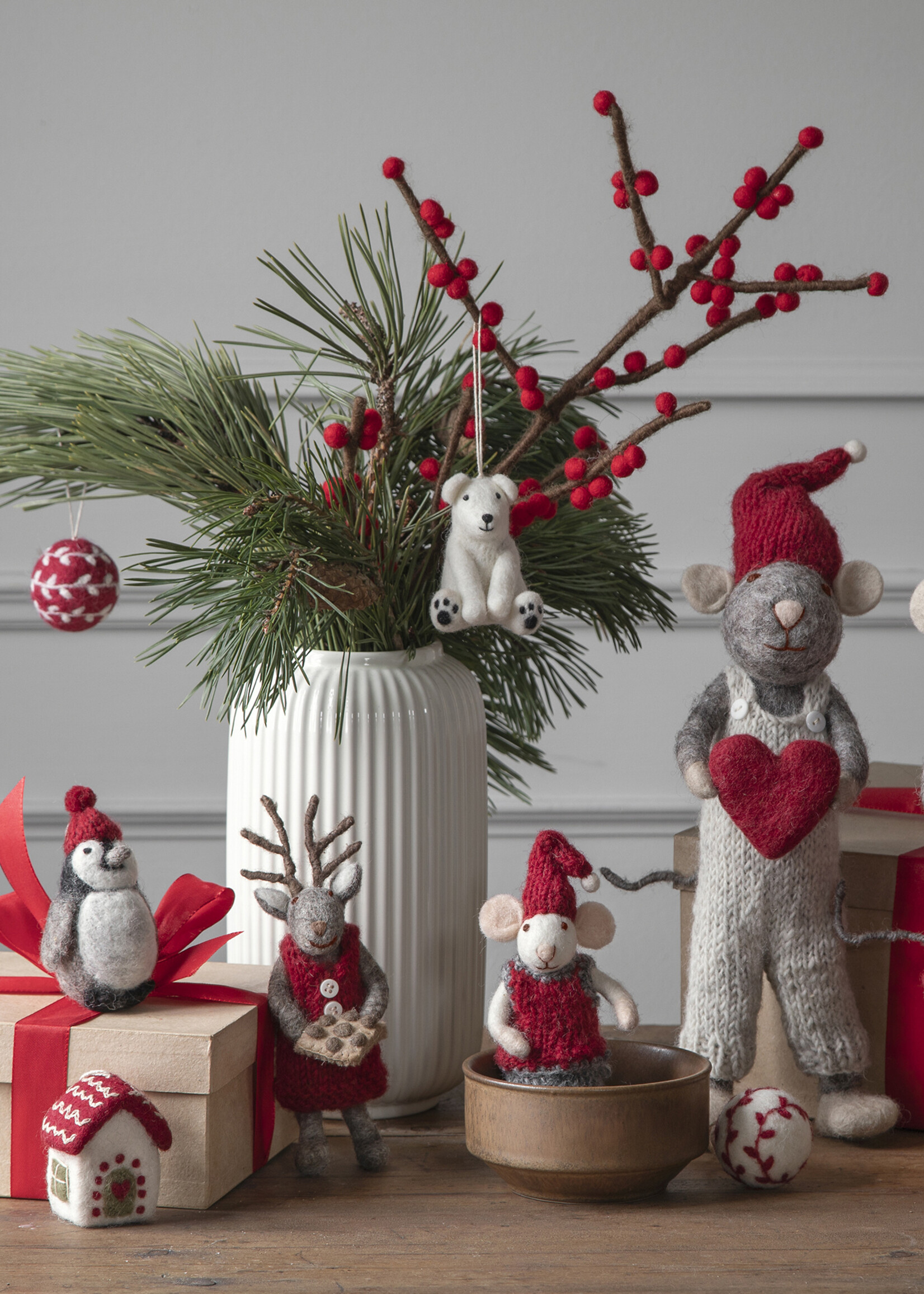 Gry and Sif Felt Grey Deer Ornament - Baking Tray