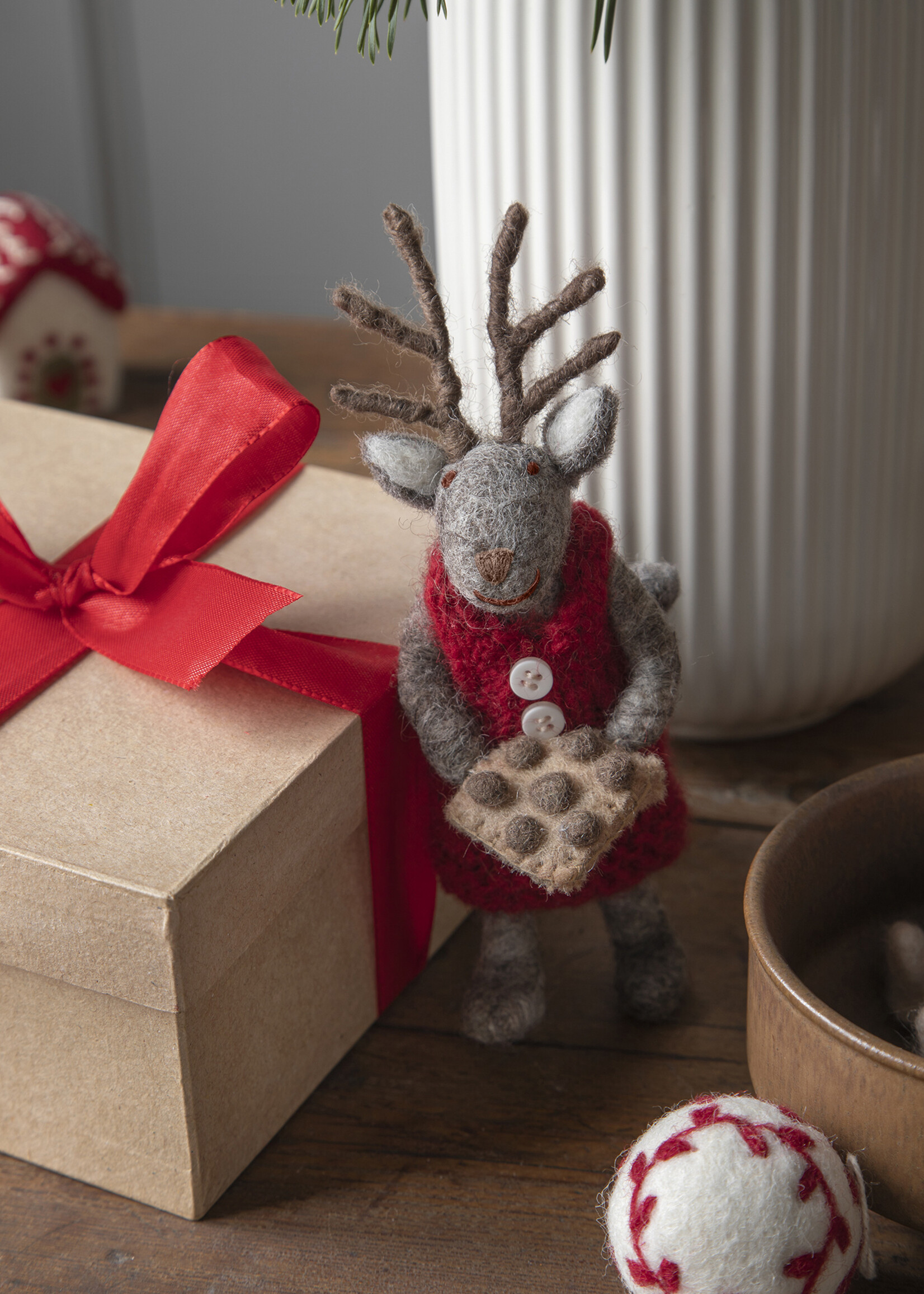 Gry and Sif Felt Grey Deer Ornament - Baking Tray