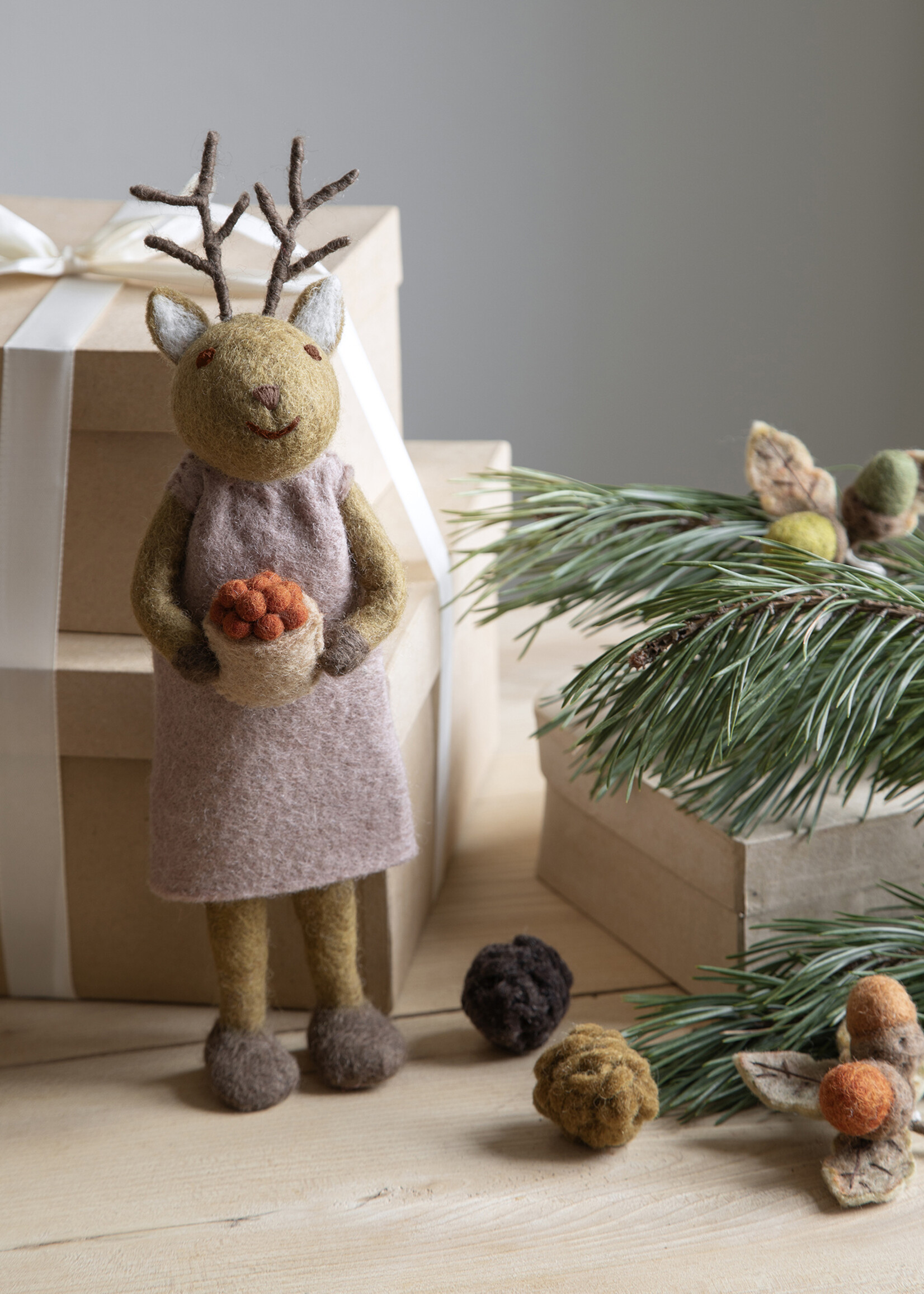 Gry and Sif Large Brown Girly Deer with Berries