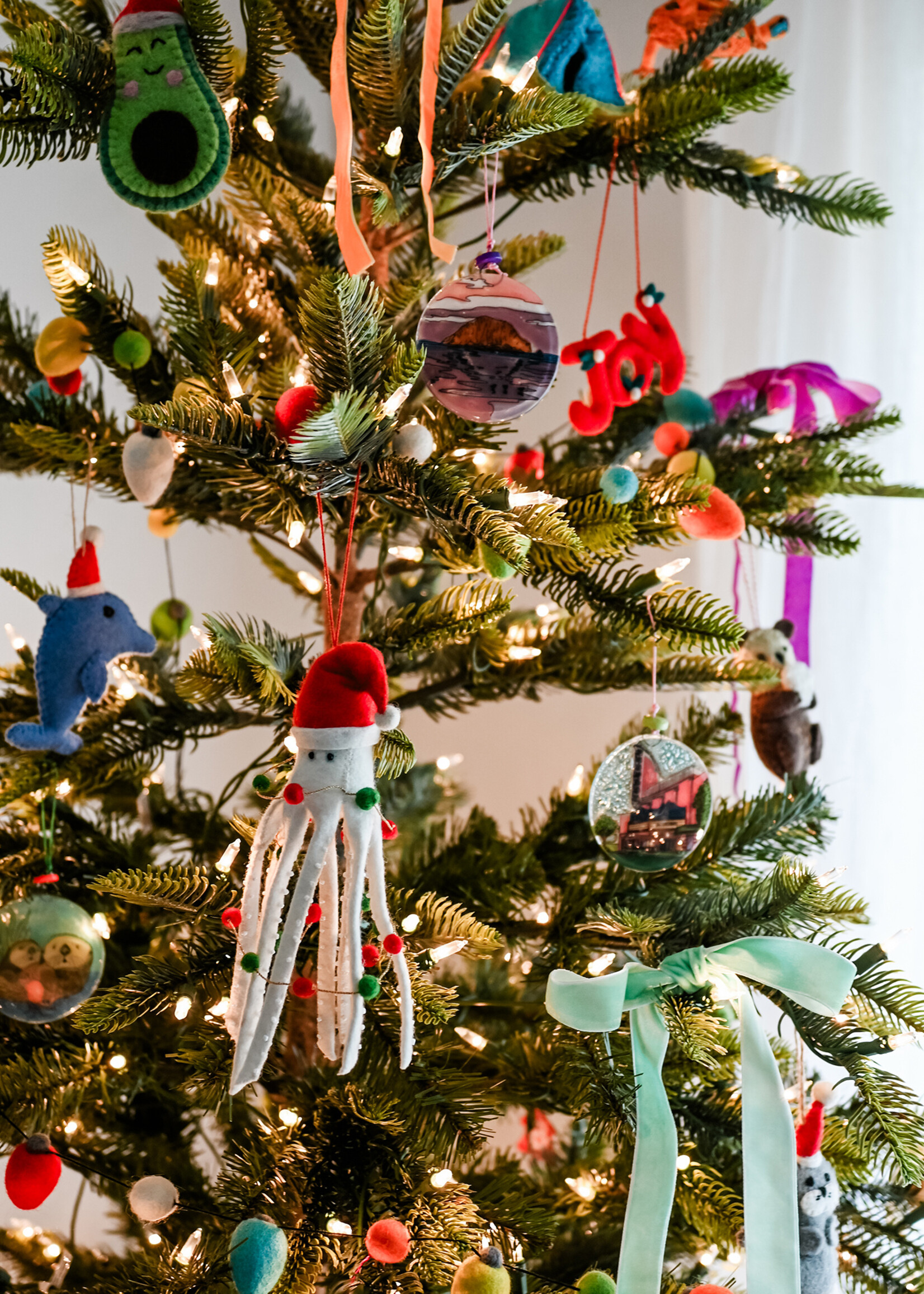 Pampeana Otter with Crab Glass Ornament