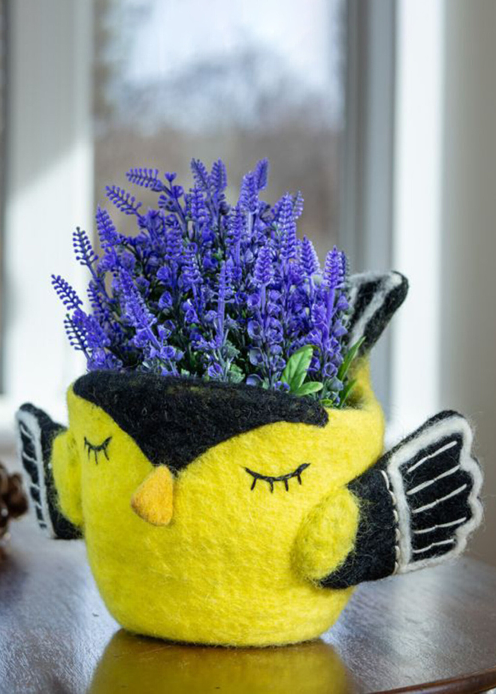 dZi Goldfinch Felt Pot