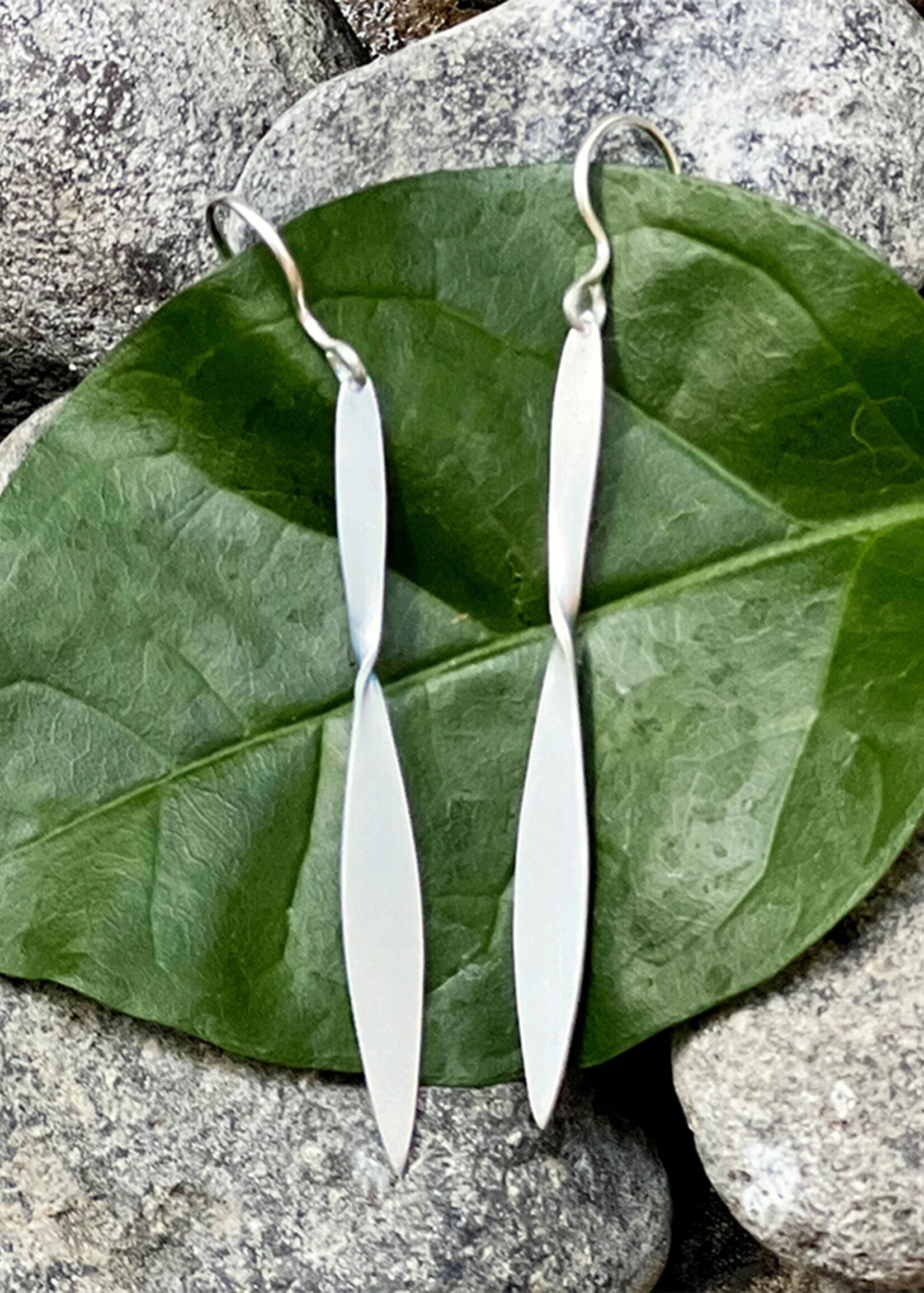 Women's Peace Collection Elegant Point Earrings