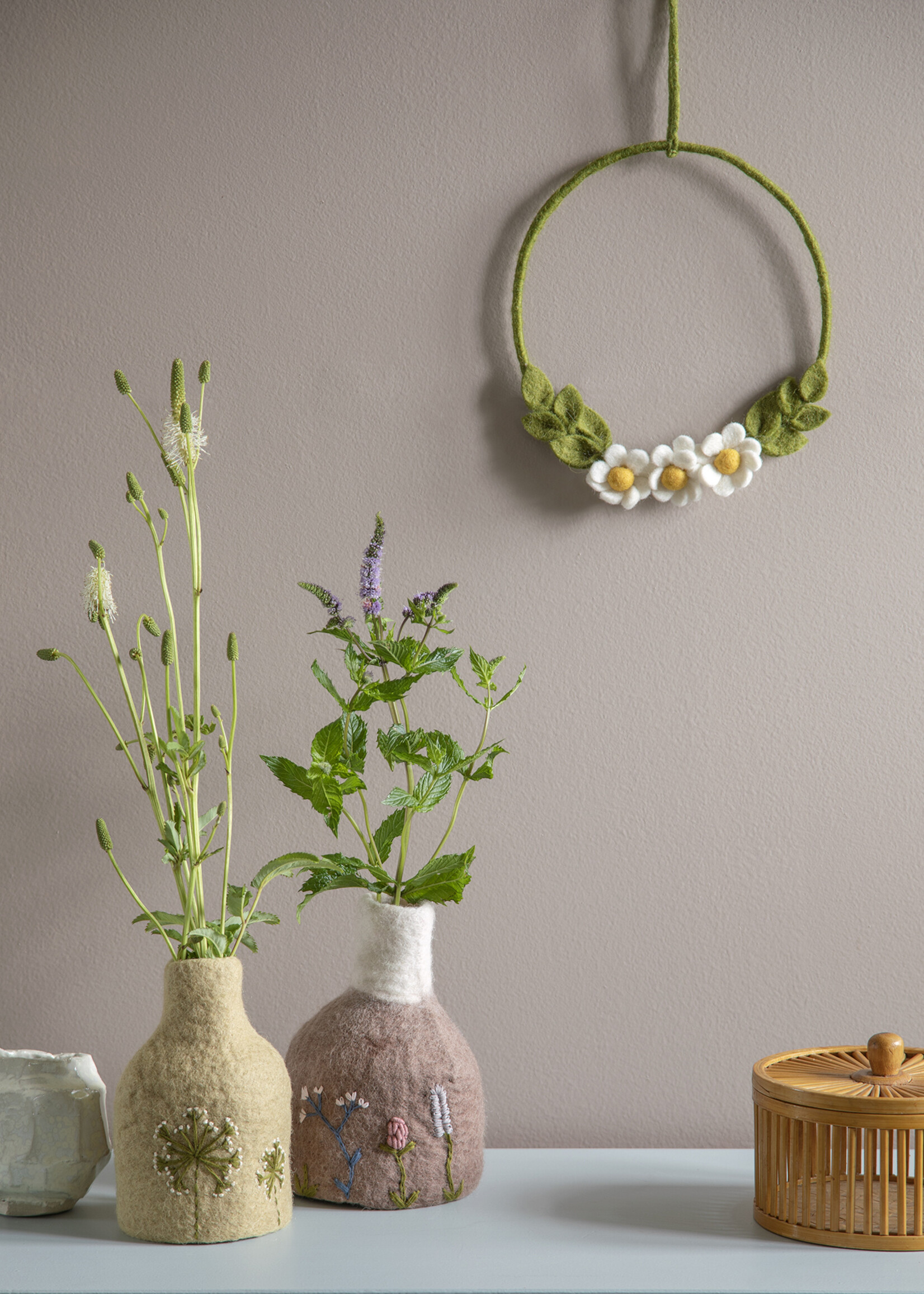 Gry and Sif 8" Simple Flower Felt Wreath