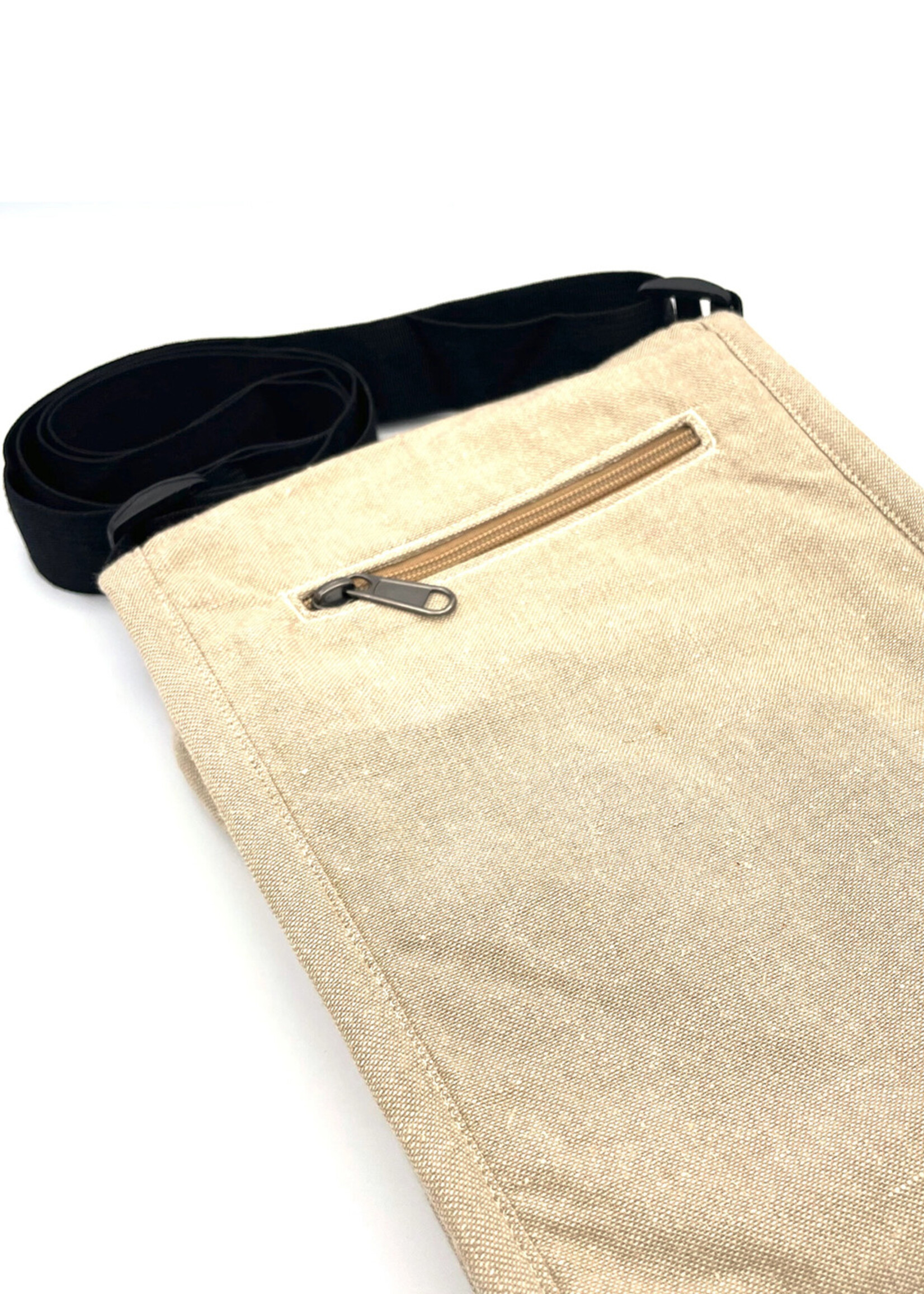 Women of the Cloud Forest Black-Eyed Susan Field Bag