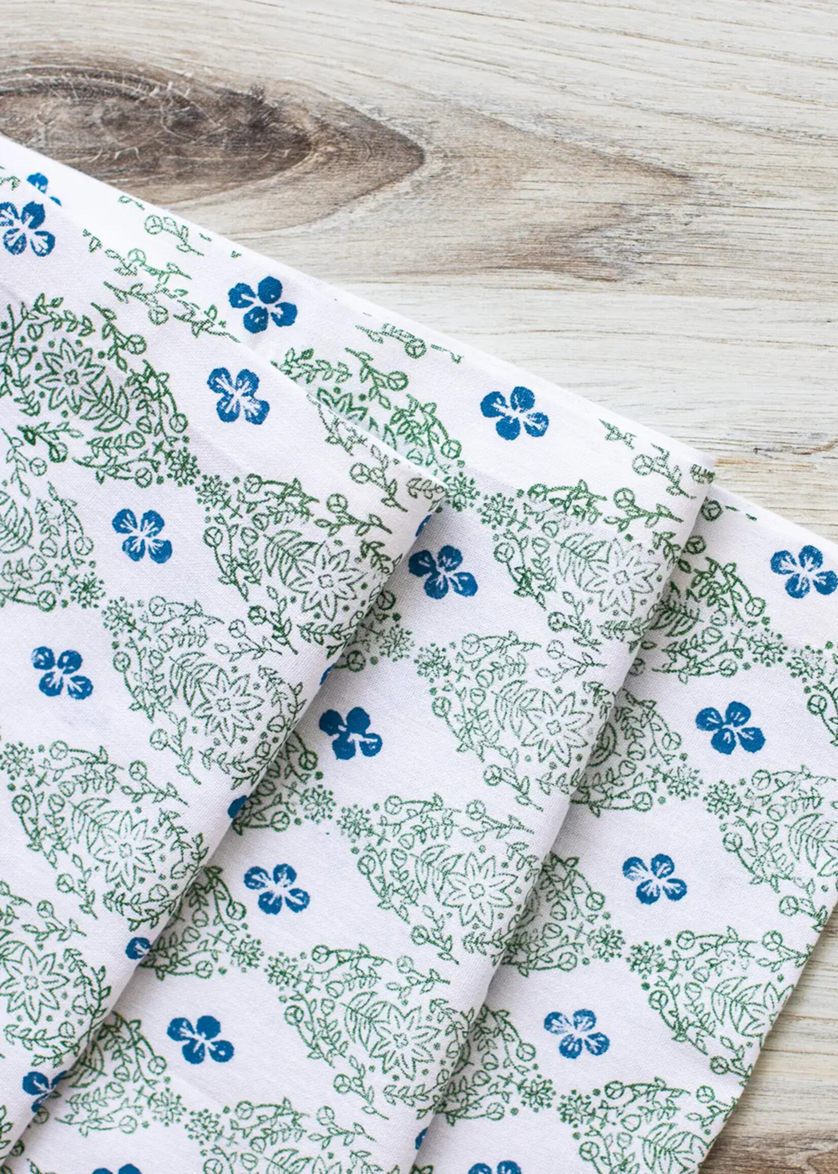 Mended FINAL SALE - 18" x  90" Vara Dogwoods Table Runner