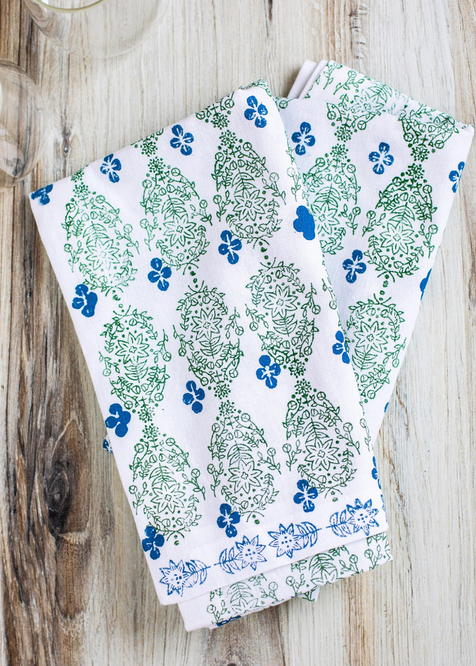 Mended FINAL SALE - 18" x  90" Vara Dogwoods Table Runner