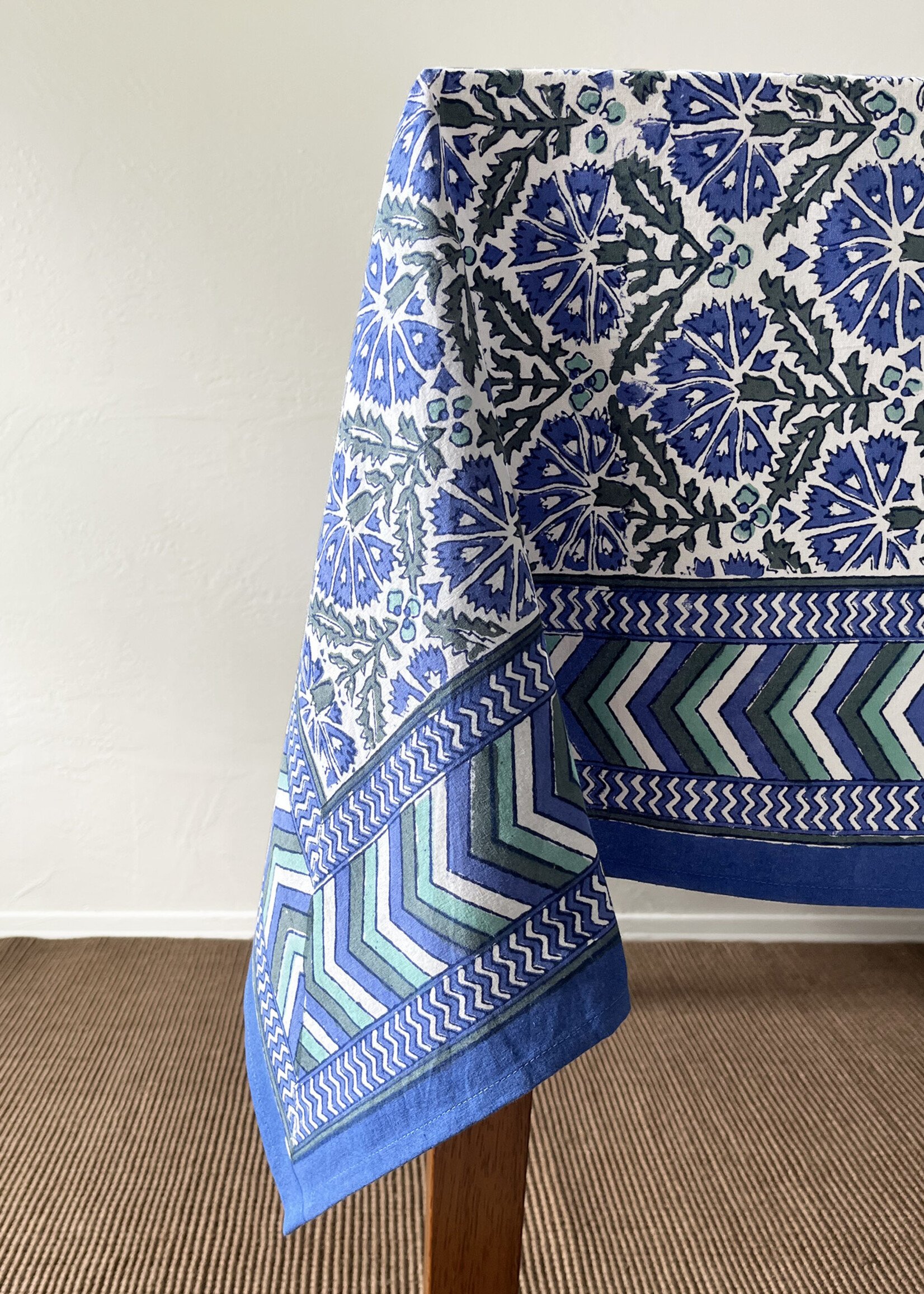 Natural Habitat Chrysanthemum Tablecloth - Blue