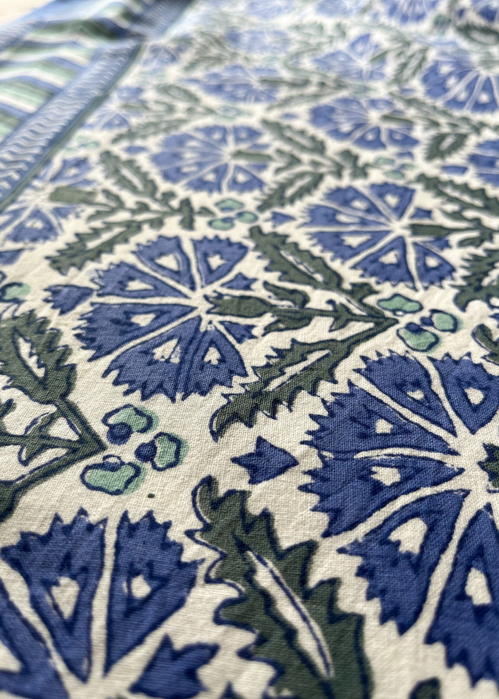 Natural Habitat Chrysanthemum Tablecloth - Blue