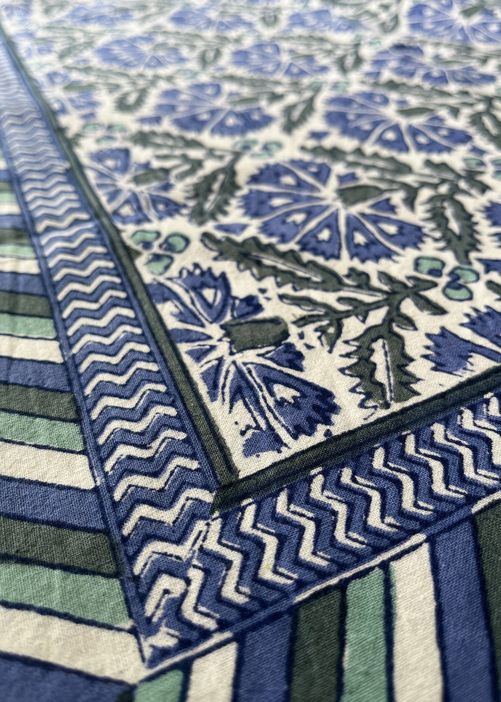 Natural Habitat Chrysanthemum Tablecloth - Blue