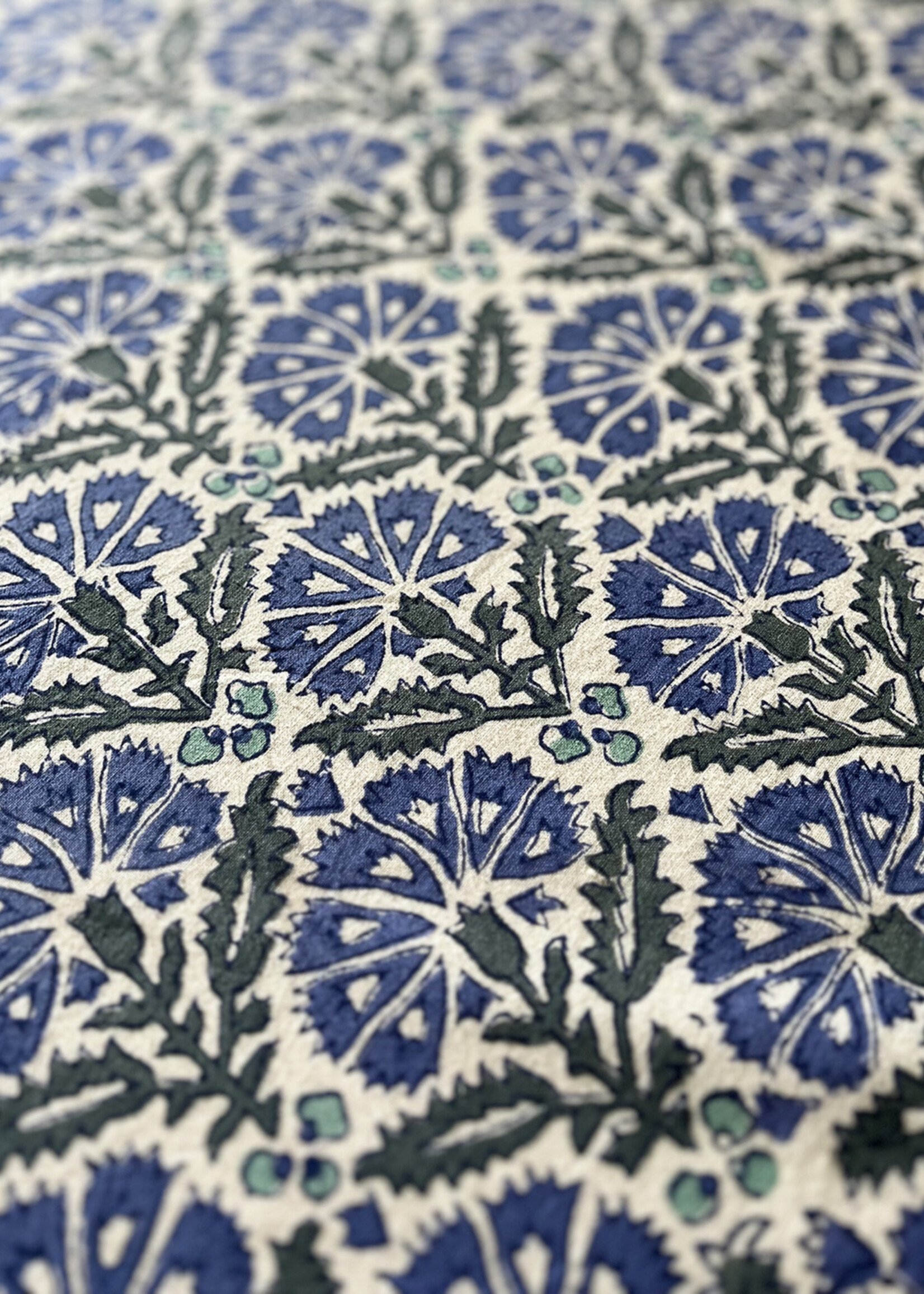 Natural Habitat Chrysanthemum Tablecloth - Blue