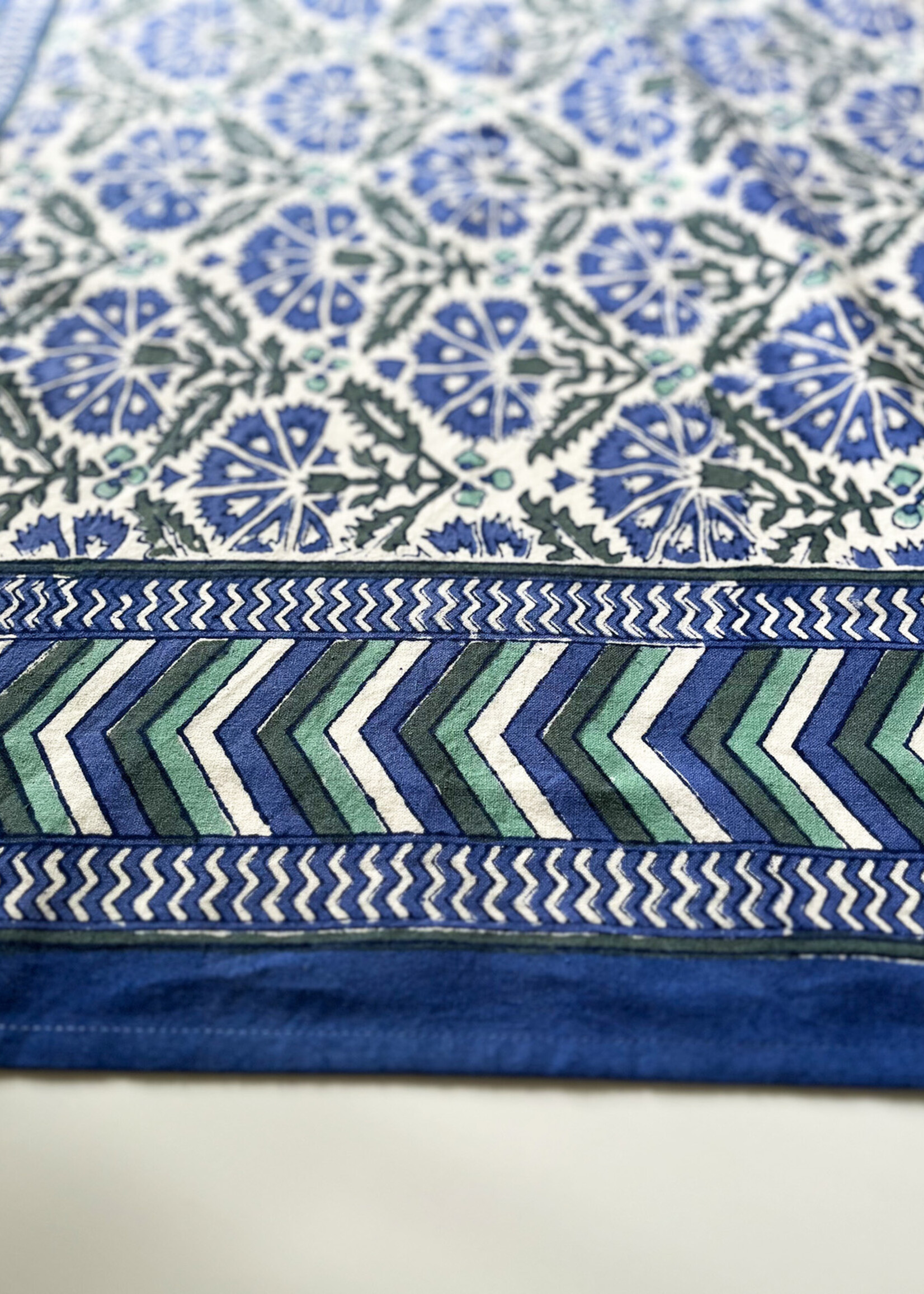 Natural Habitat Chrysanthemum Tablecloth - Blue