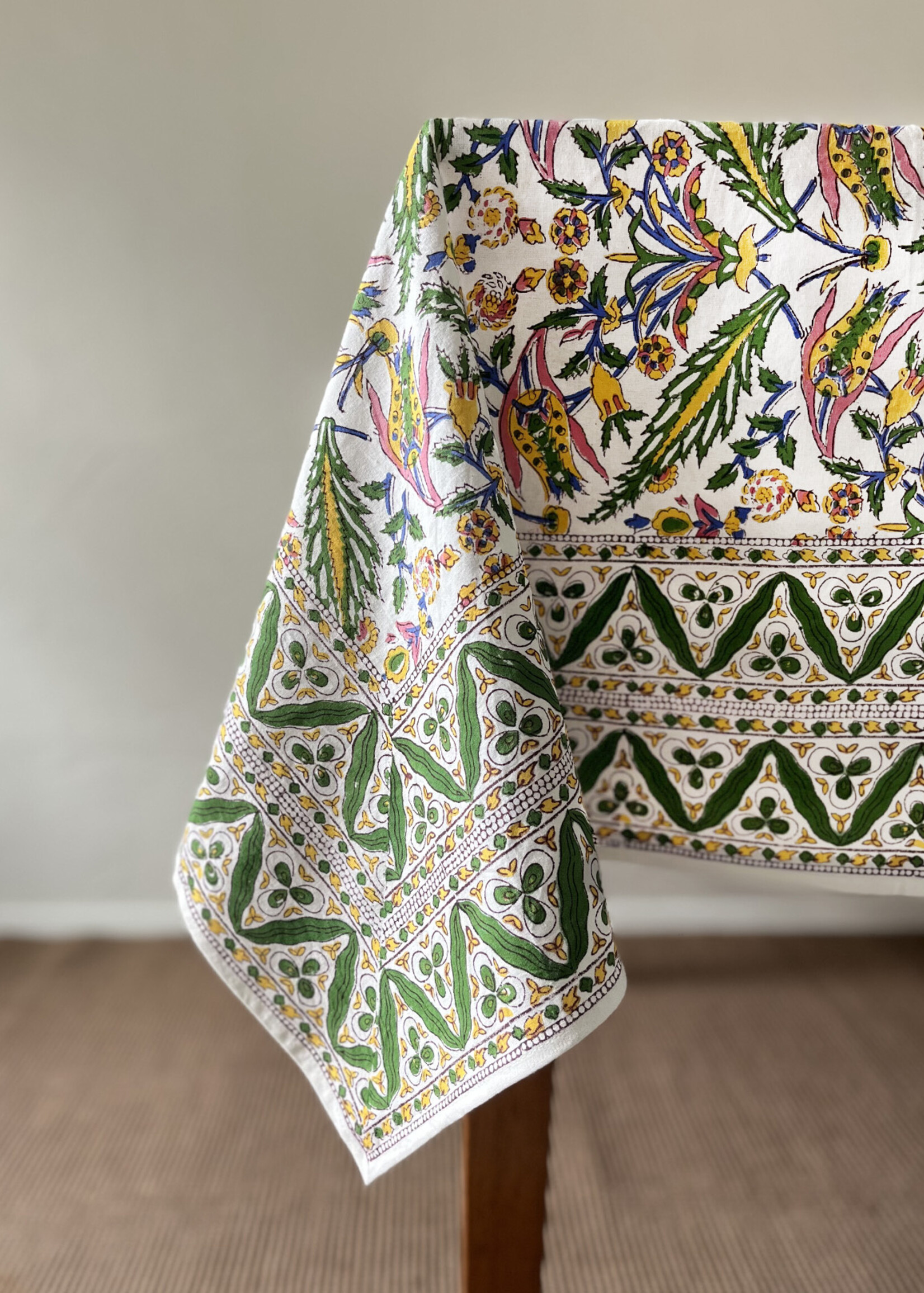 Natural Habitat Victoria & Albert Tablecloth - Pink & Green