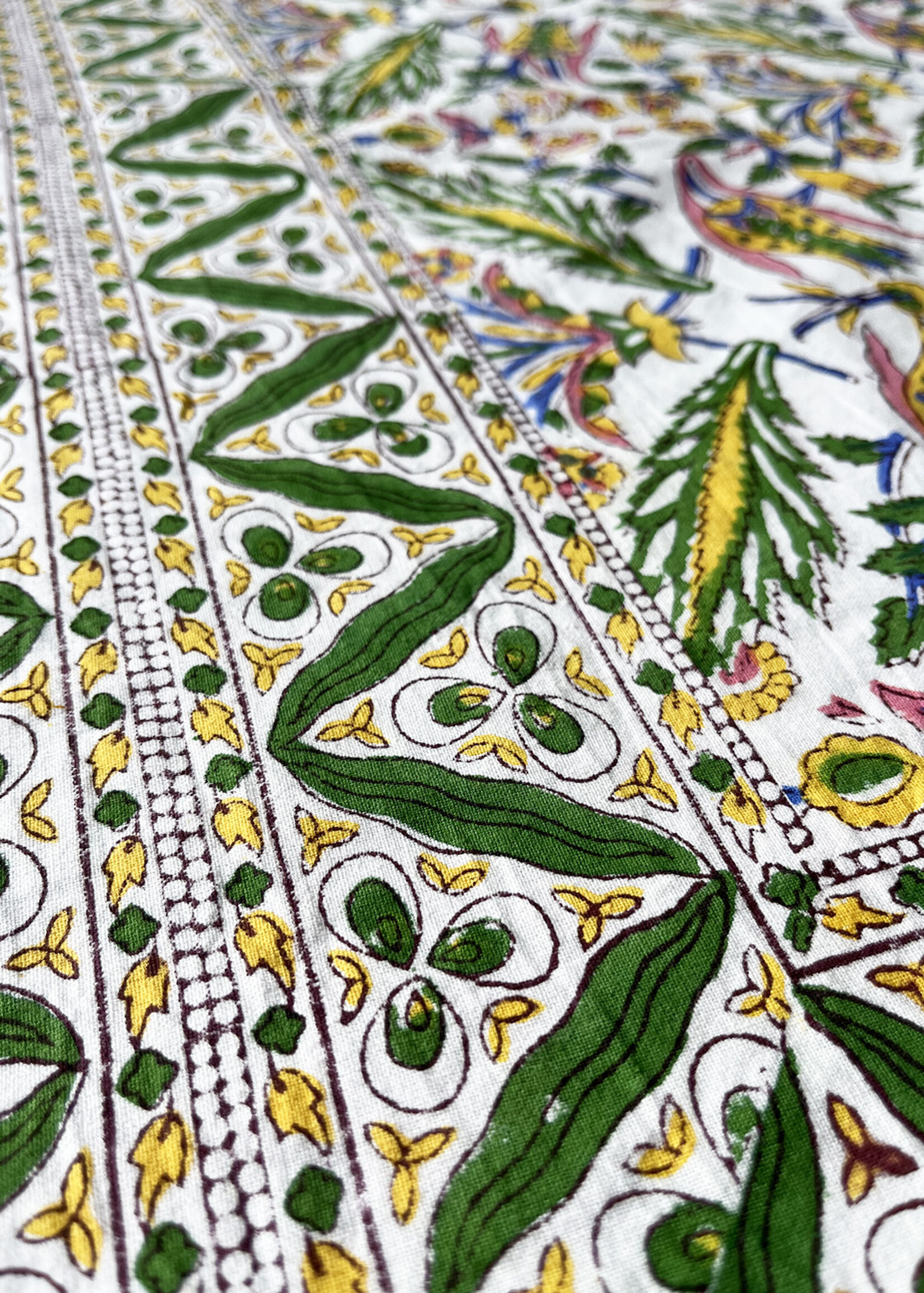 Natural Habitat Victoria & Albert Tablecloth - Pink & Green