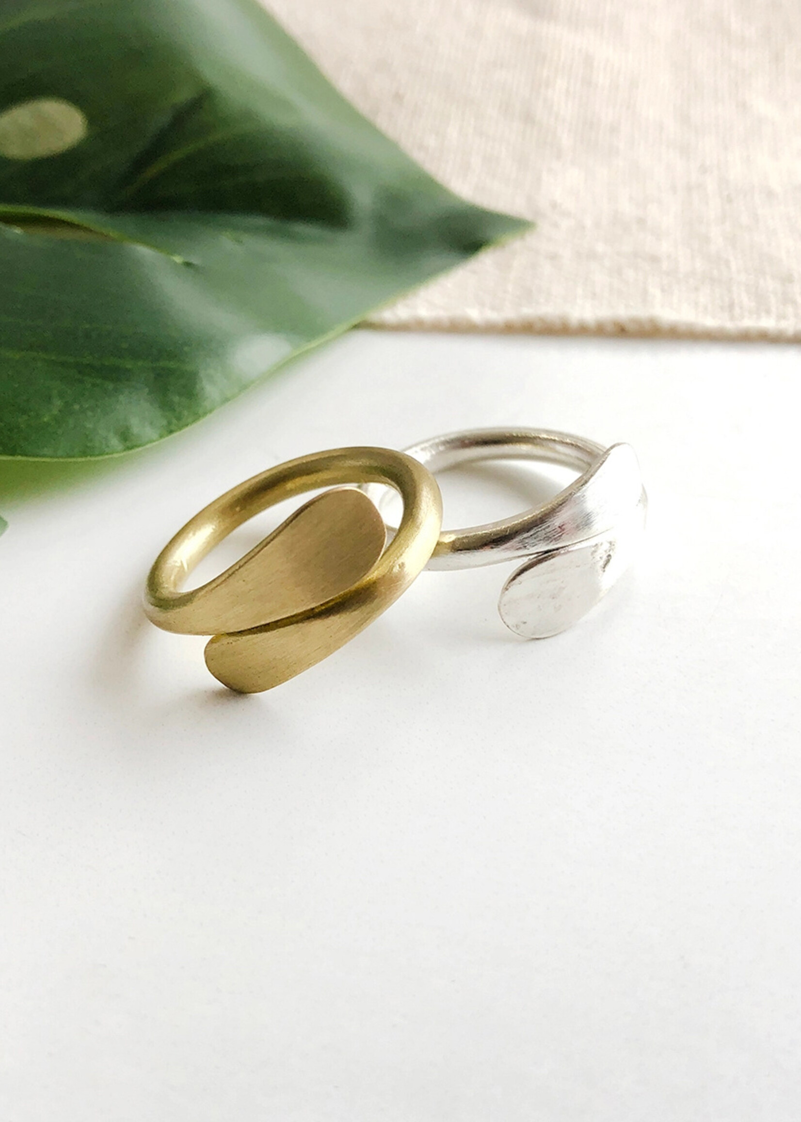 WorldFinds Overlap Ring - Silver Tone