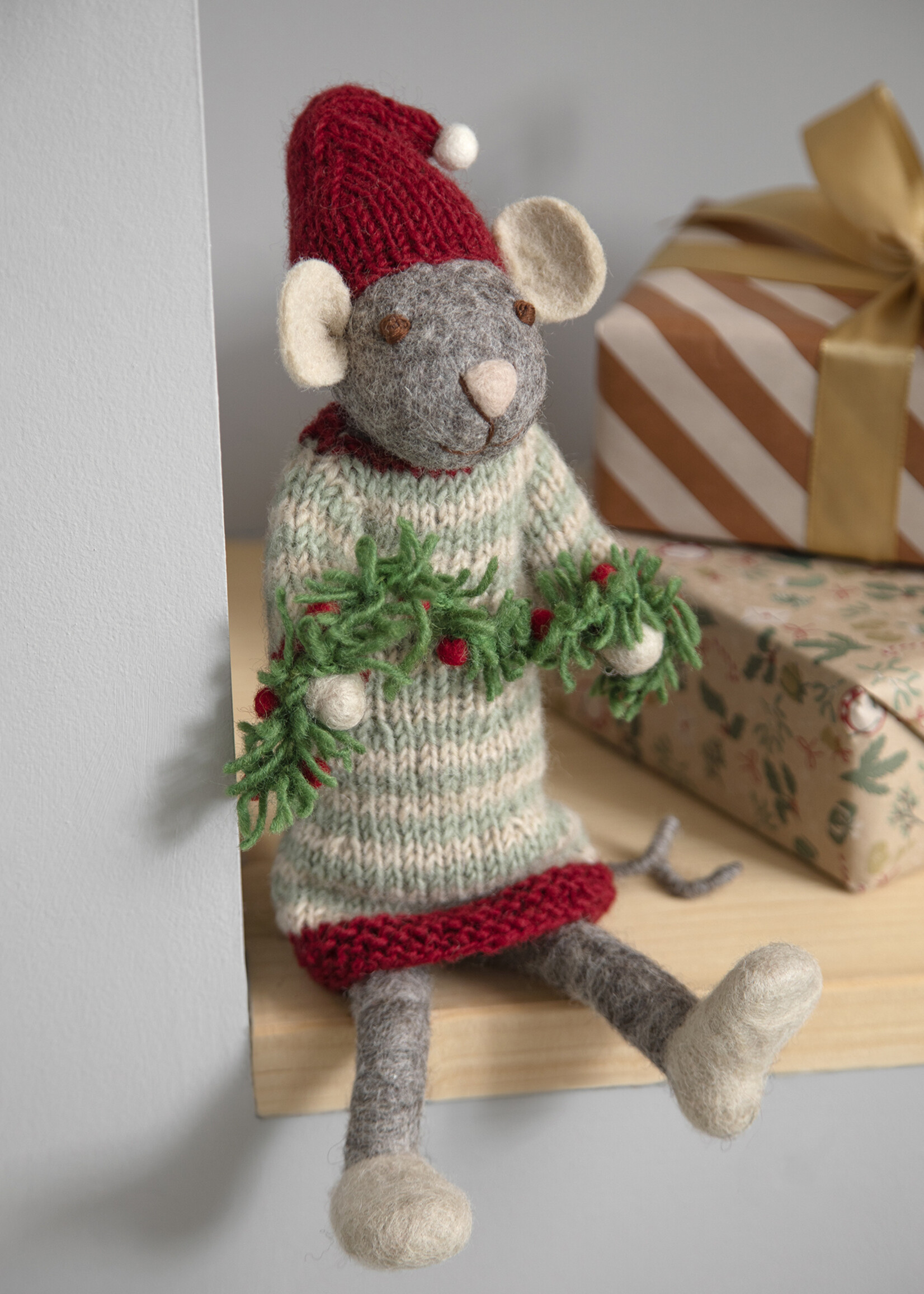 Gry and Sif Large Felt Grey Mouse with Garland