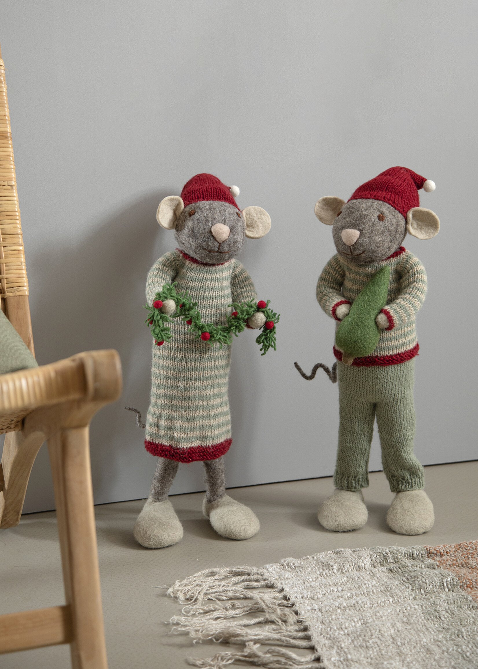 Gry and Sif Extra Large Felt Grey Mouse with Garland